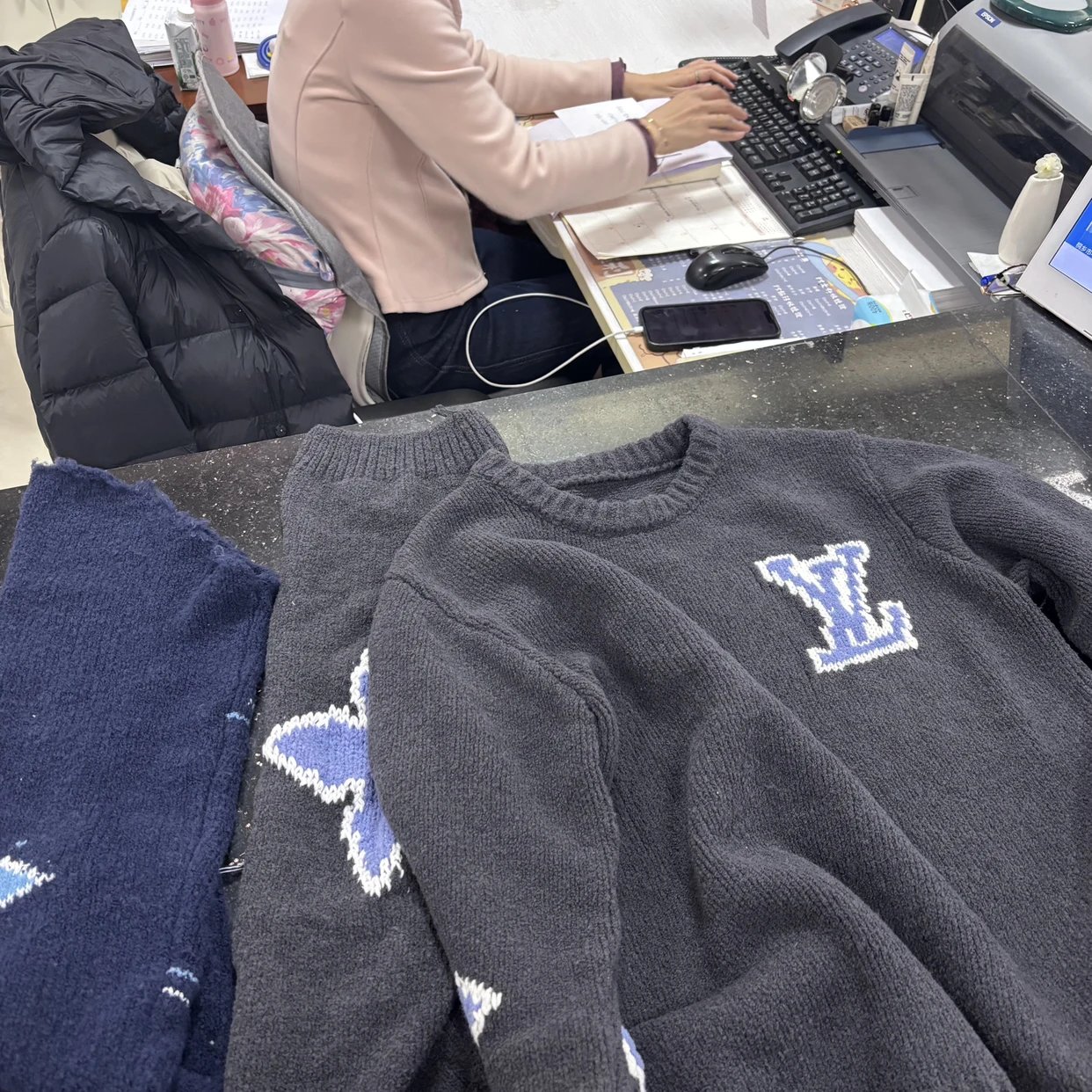 Sweater at the work counter