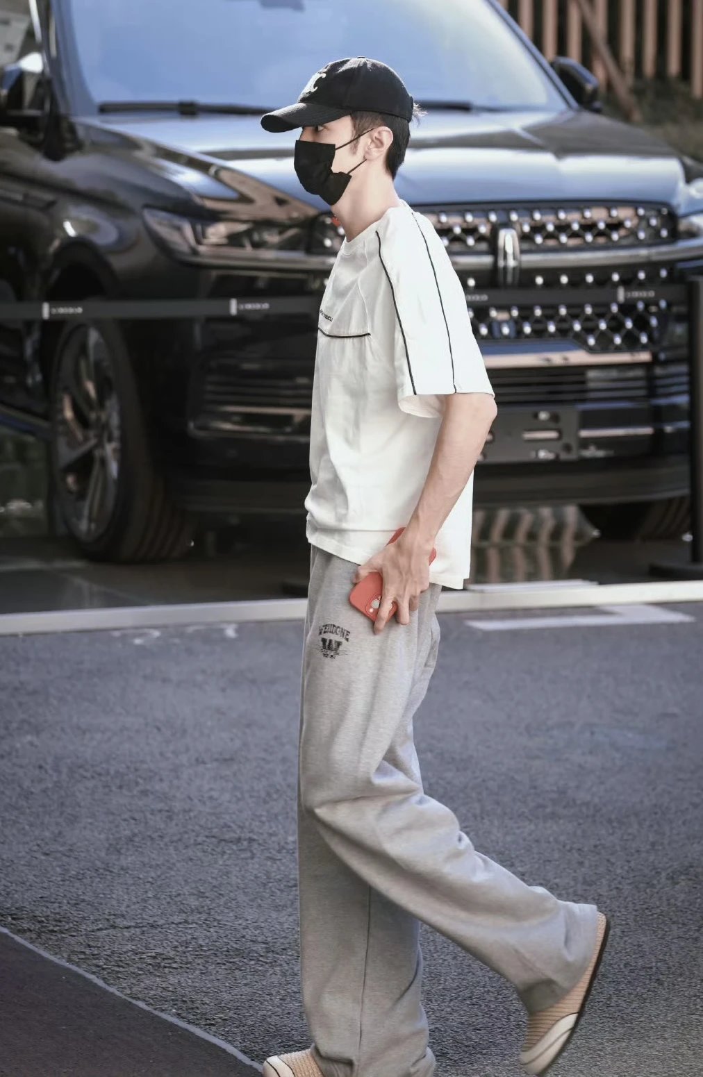 RD-C080 · Collegiate Relaxed Trousers showcase view 5