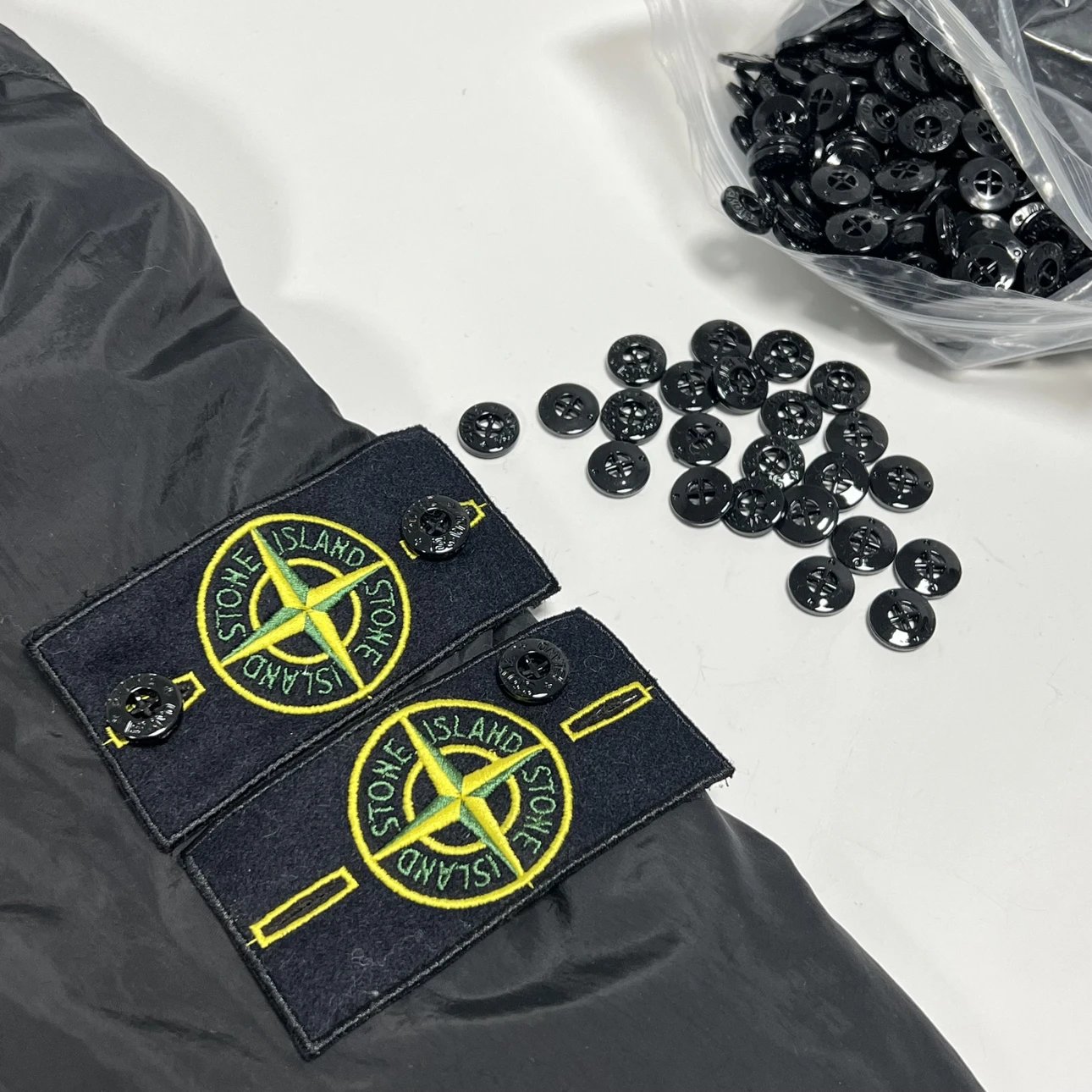 Badge and button components