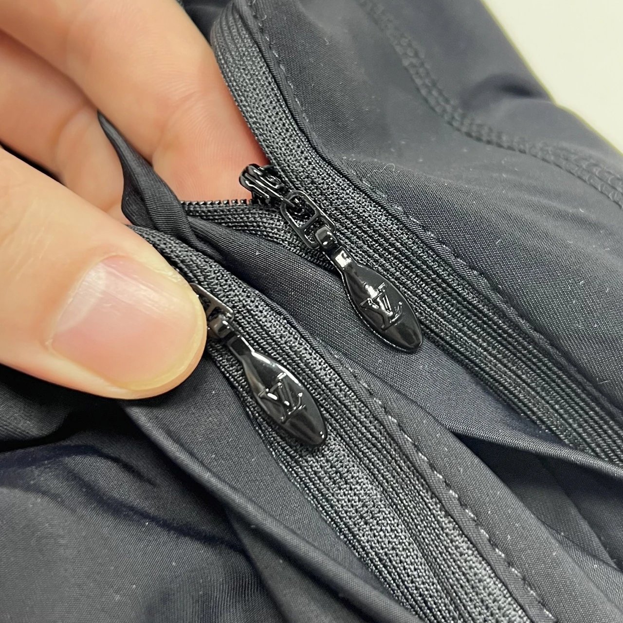 Zipper-pull detail
