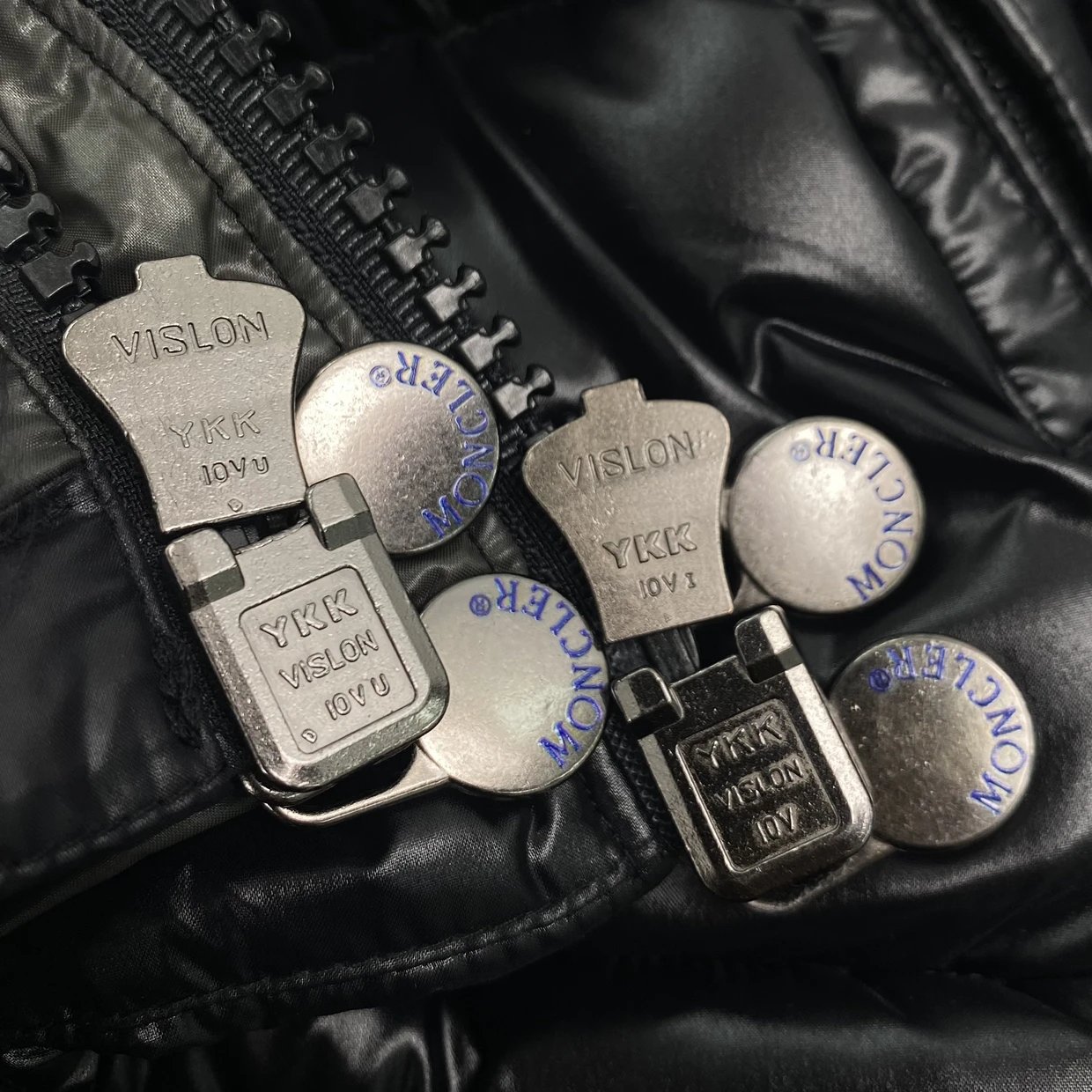 Reverse zipper components