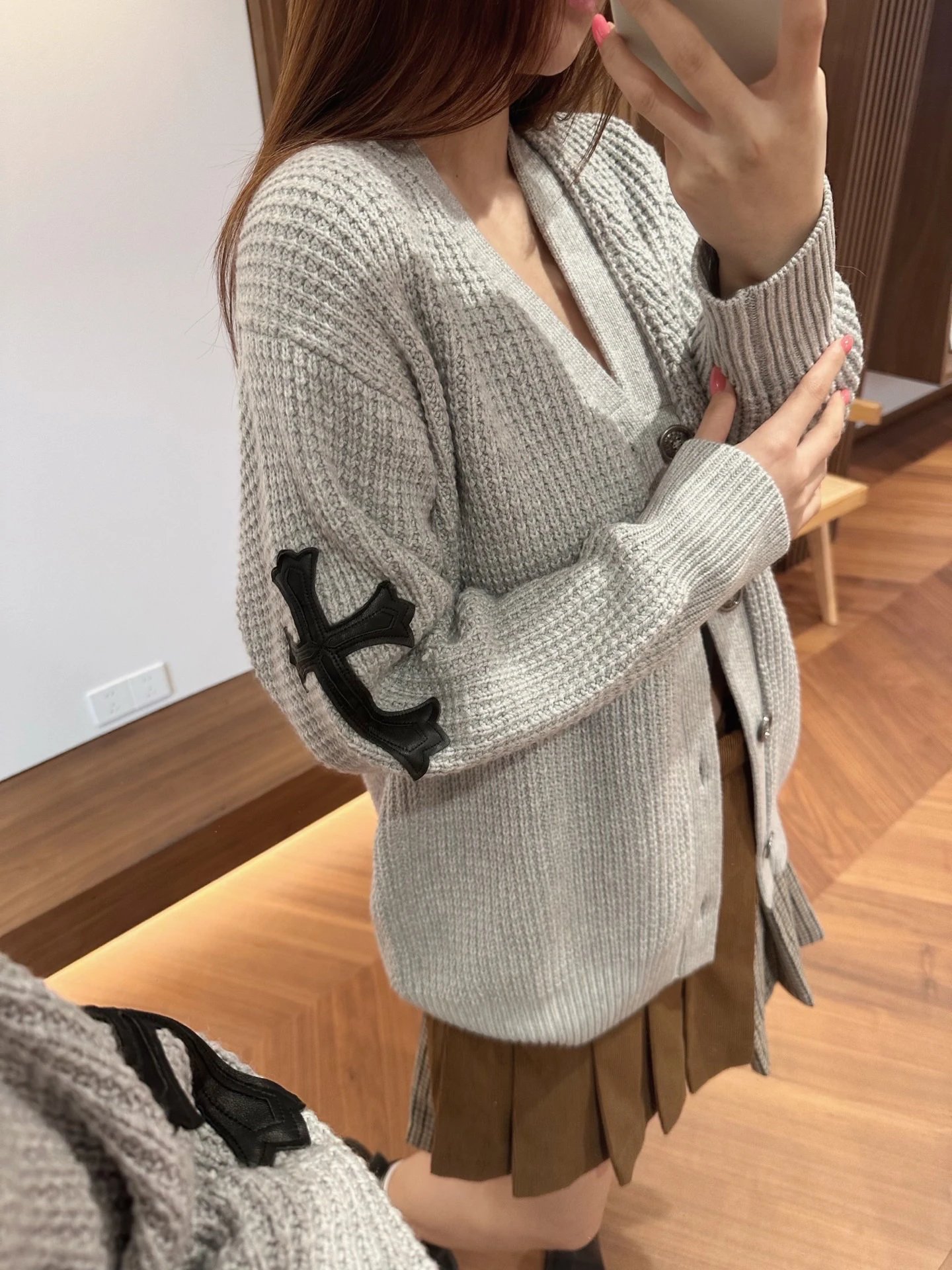 RD-C032 · Leather-Trim Knit Cardigan showcase view 4