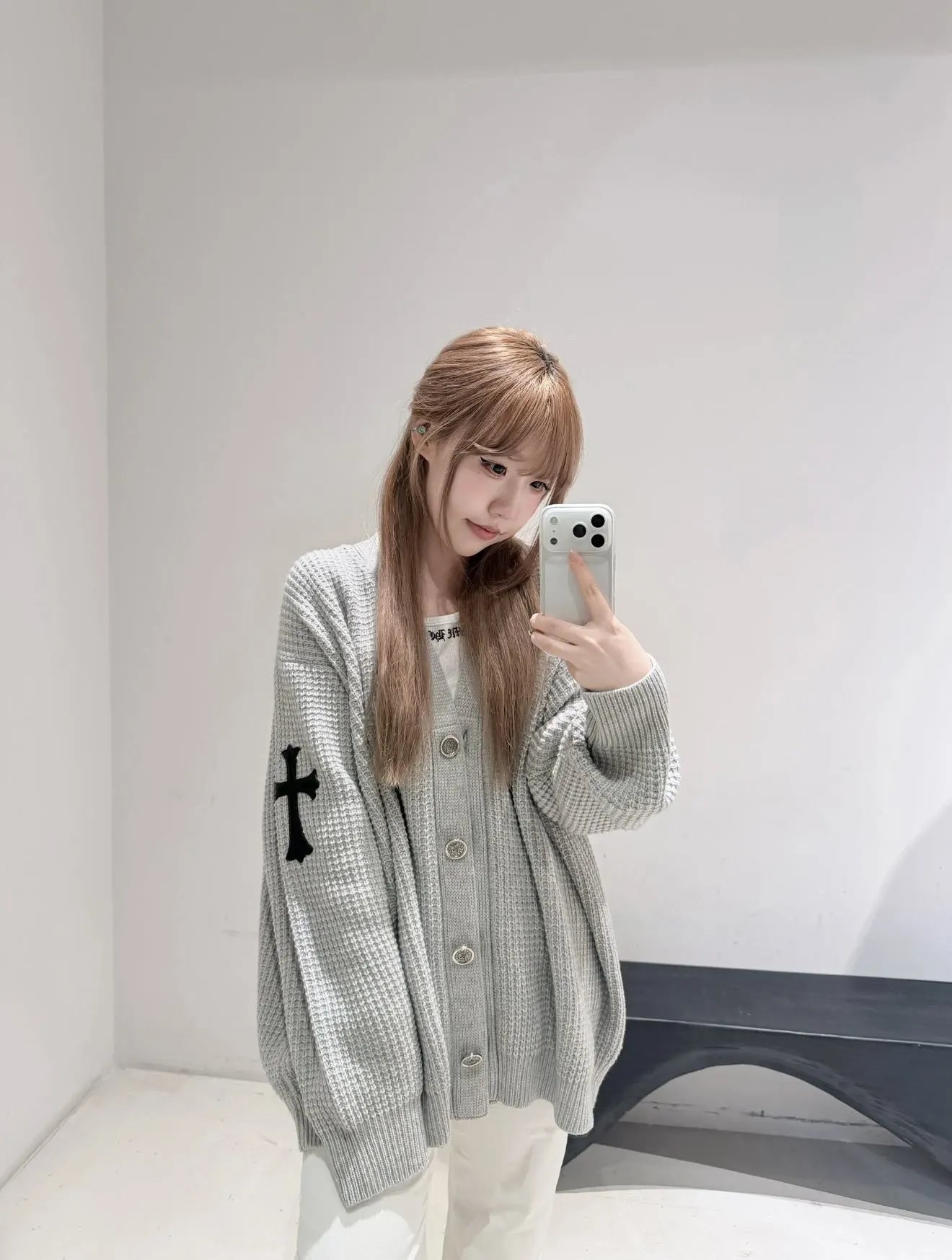 RD-C032 · Leather-Trim Knit Cardigan showcase view 10