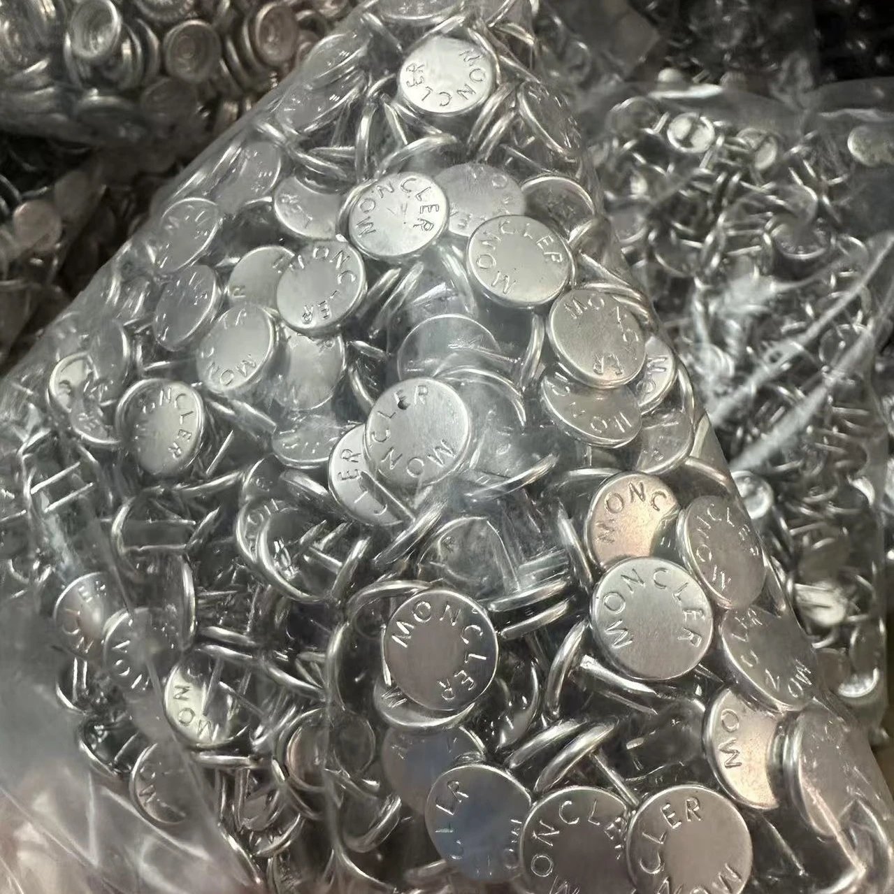 Loose press studs