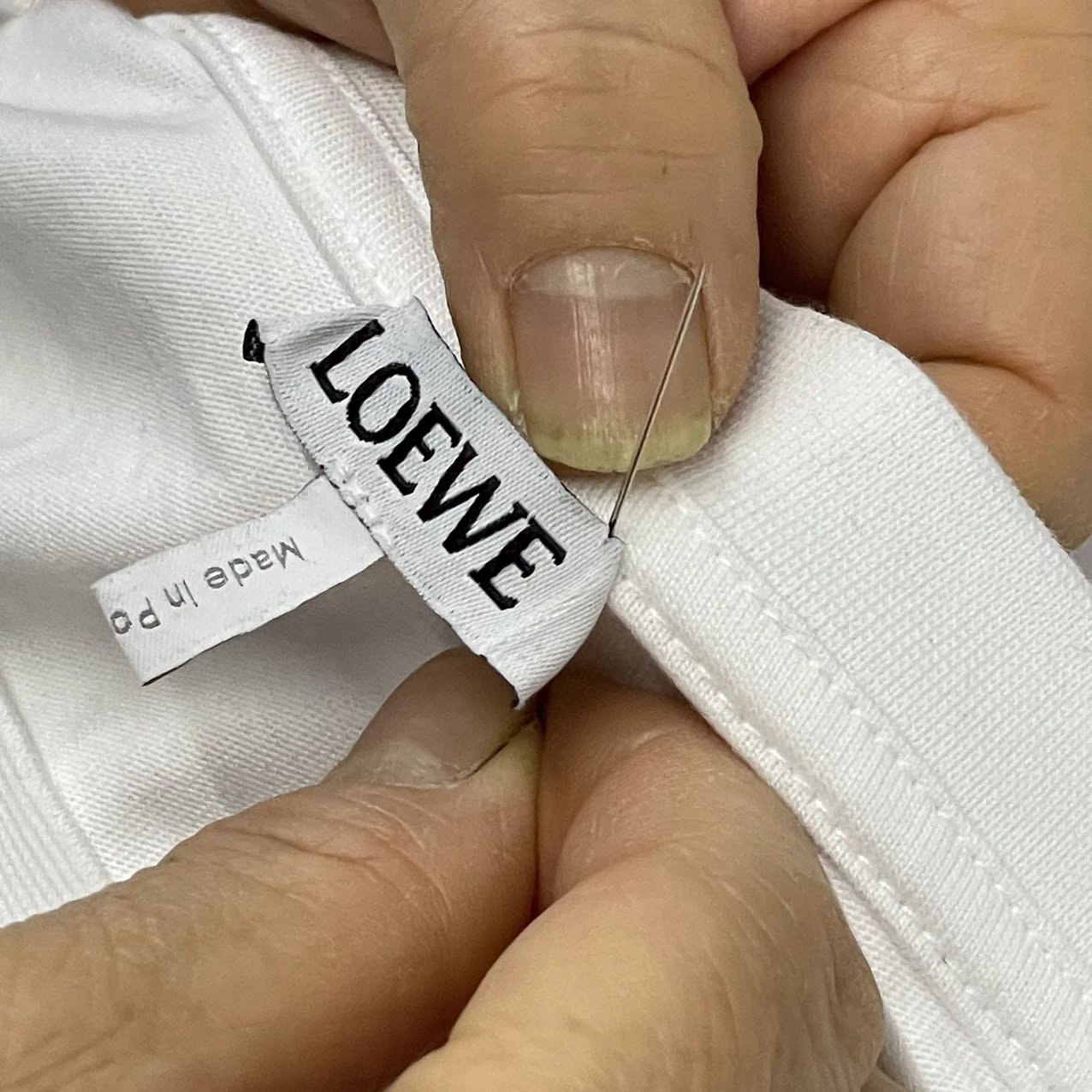 Neck-label stitches