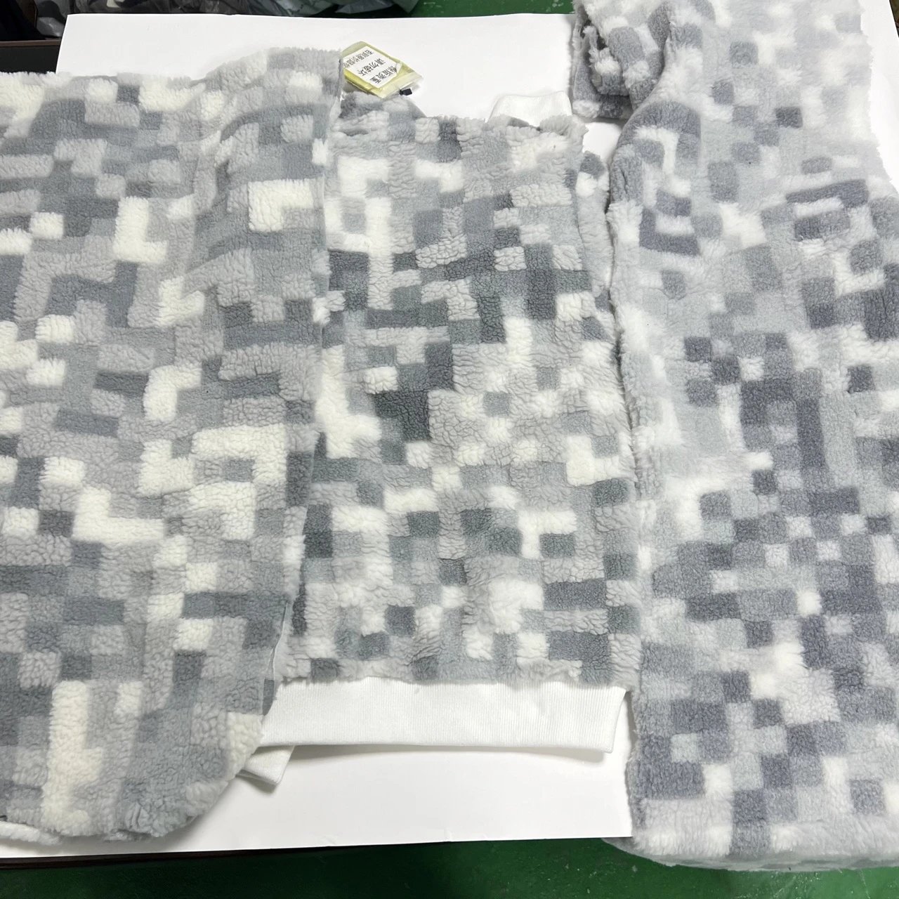 Pattern at the hem