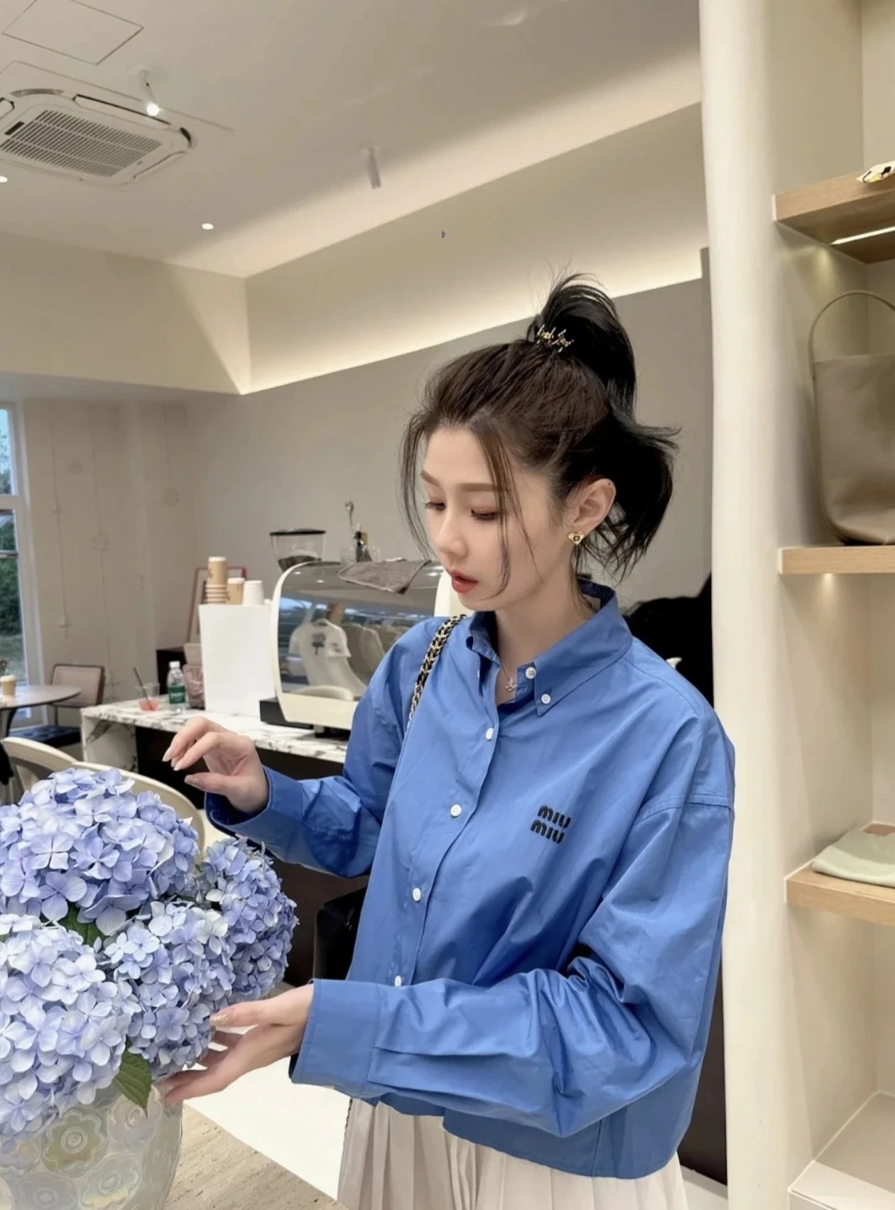 RD-C139 · Silk-Finish Poplin Overshirt showcase view 4