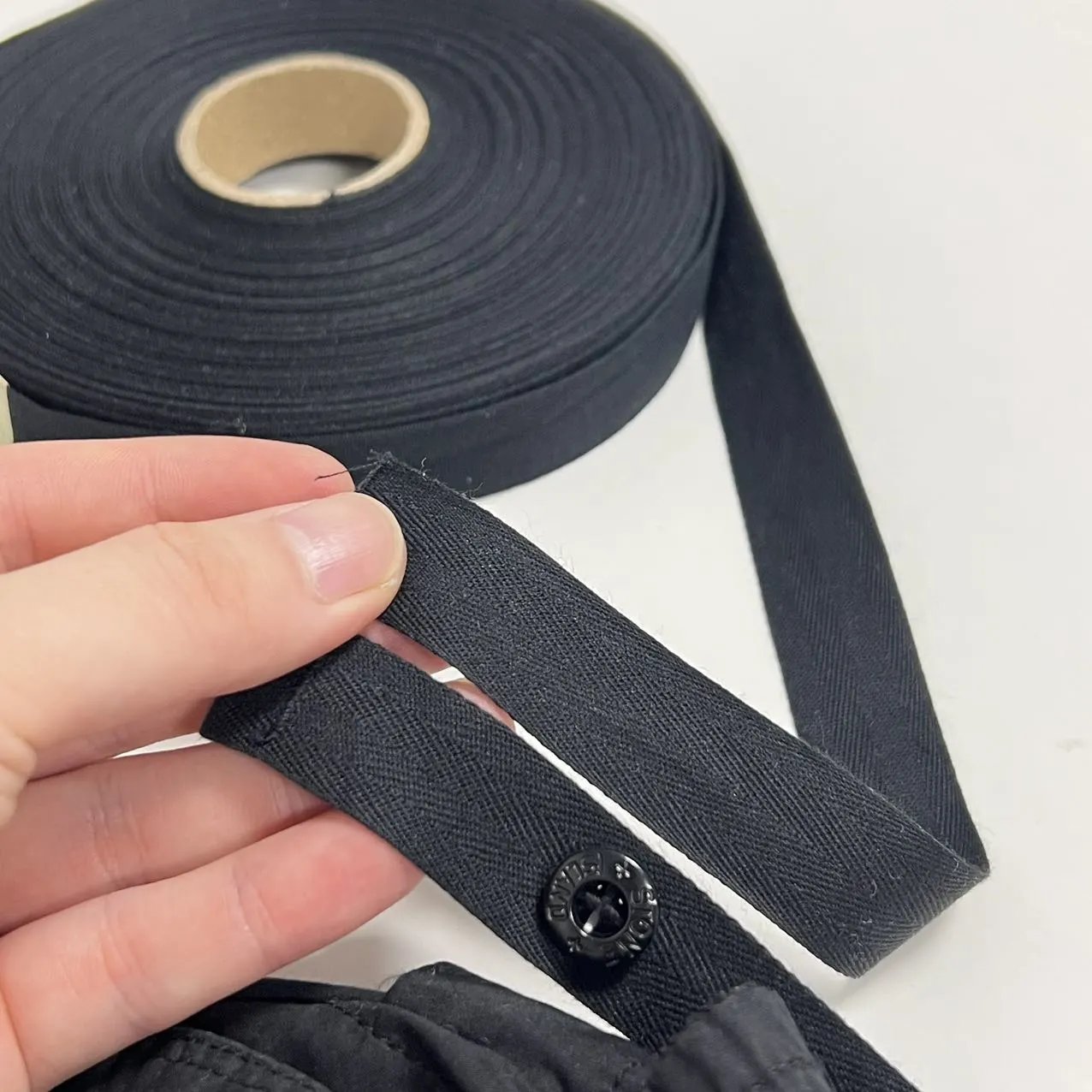 Elastic and fastening