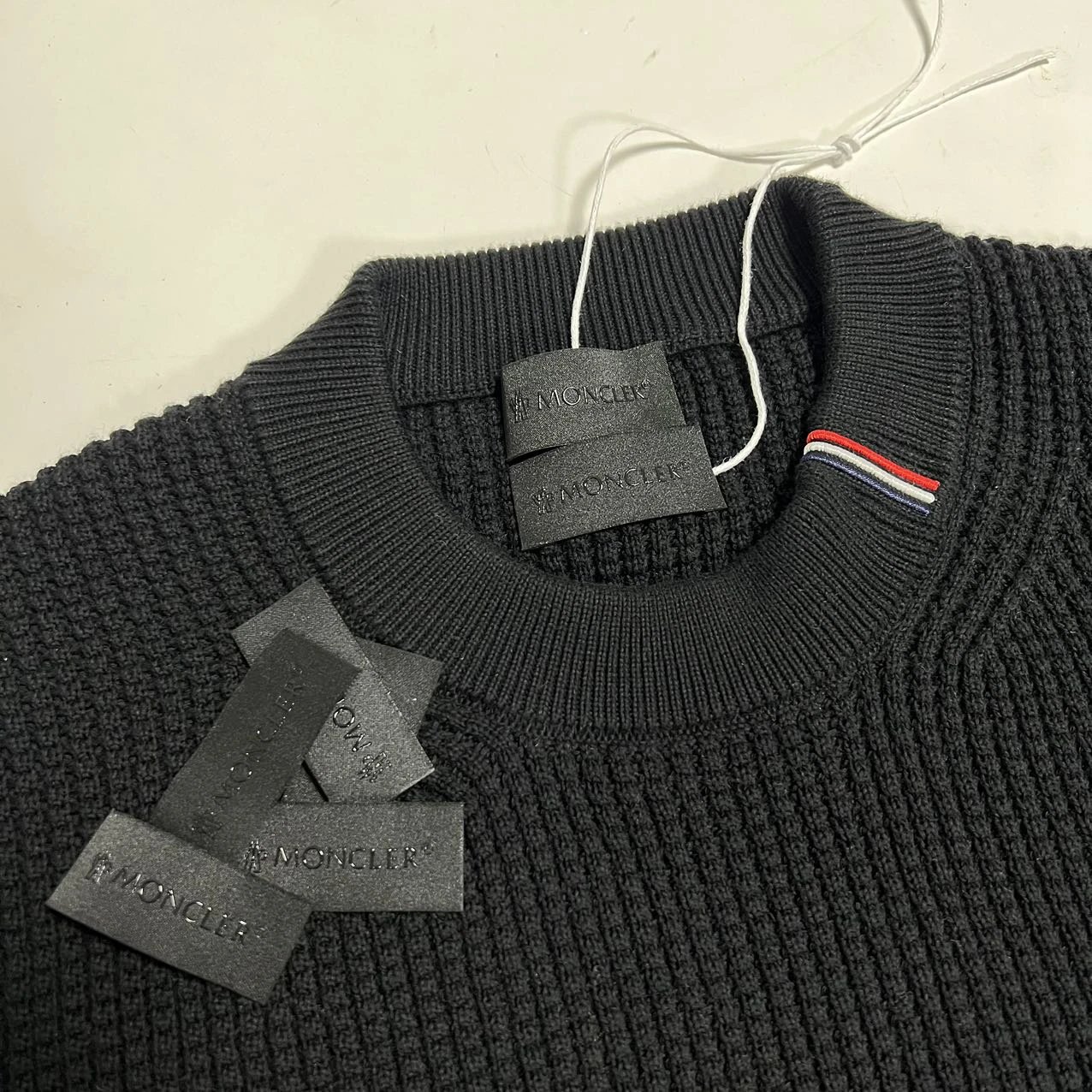 Neck labels and tricolour trim