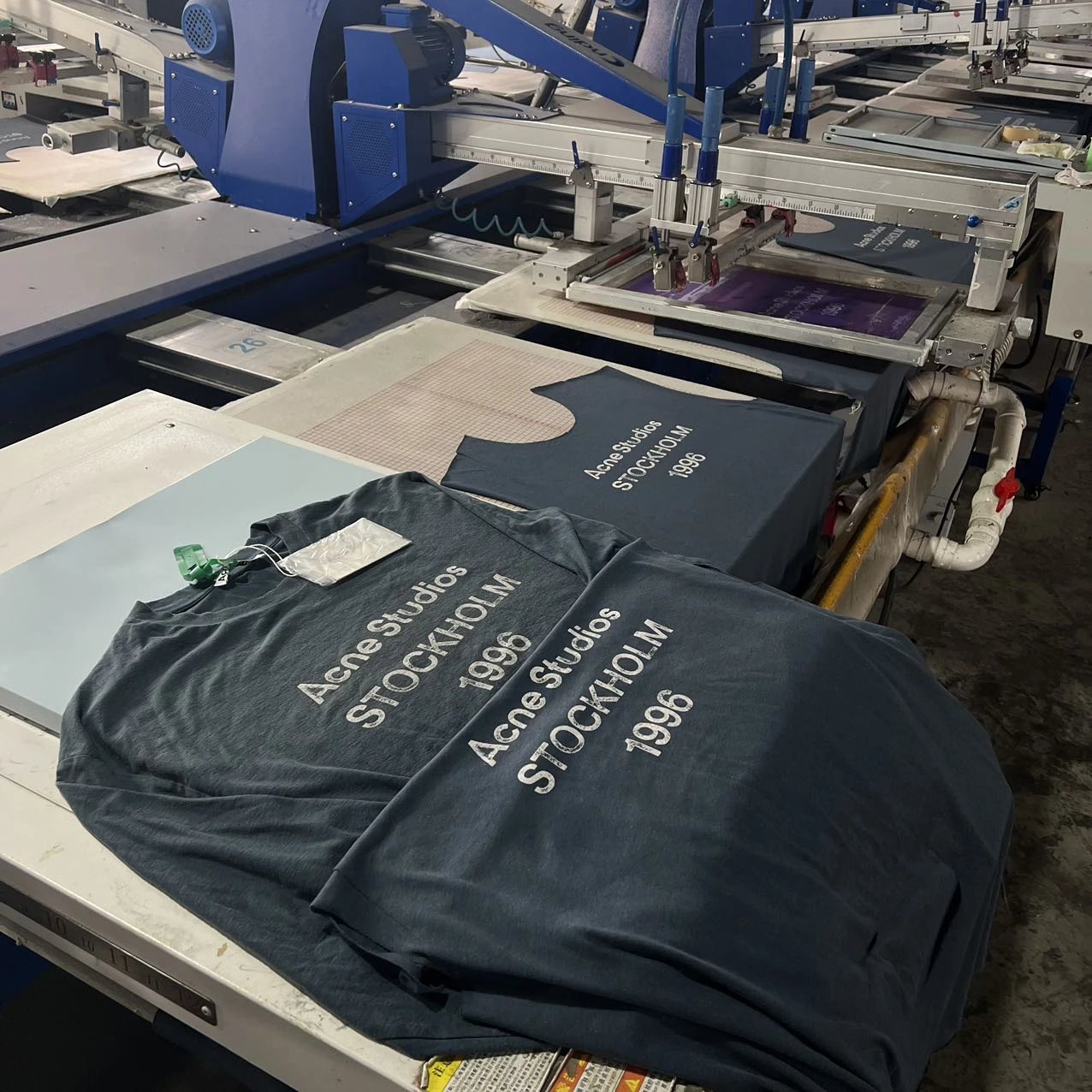 Screen-printing station