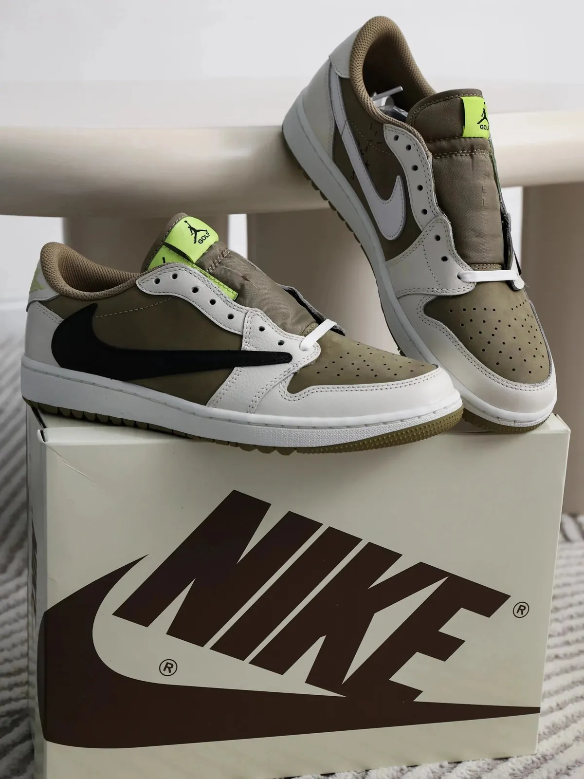 RD-S005 · Olive and White Golf Low-Top showcase view 2