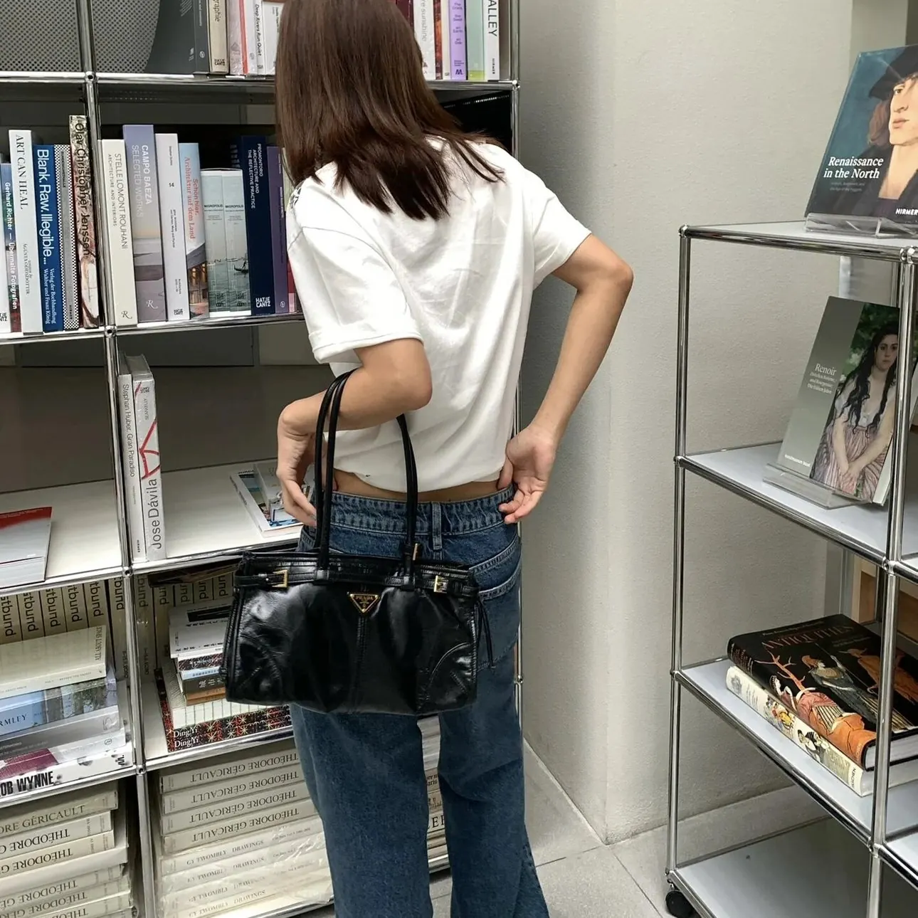 RD-B001 · Waxed Leather Buckle Handbag showcase view 3