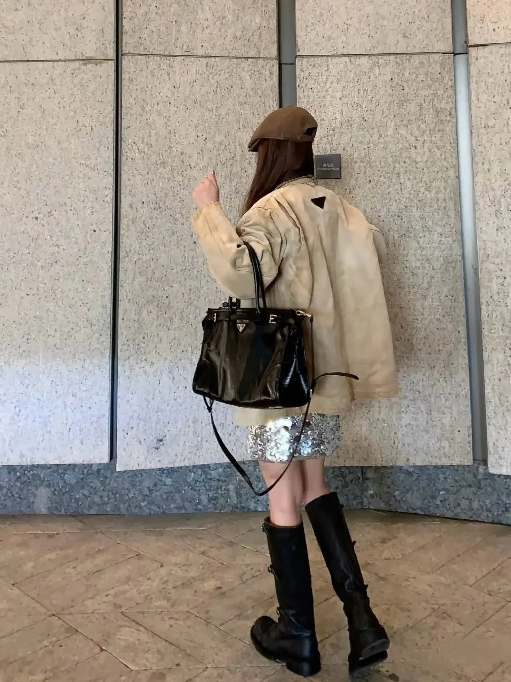 RD-B001 · Waxed Leather Buckle Handbag showcase view 12