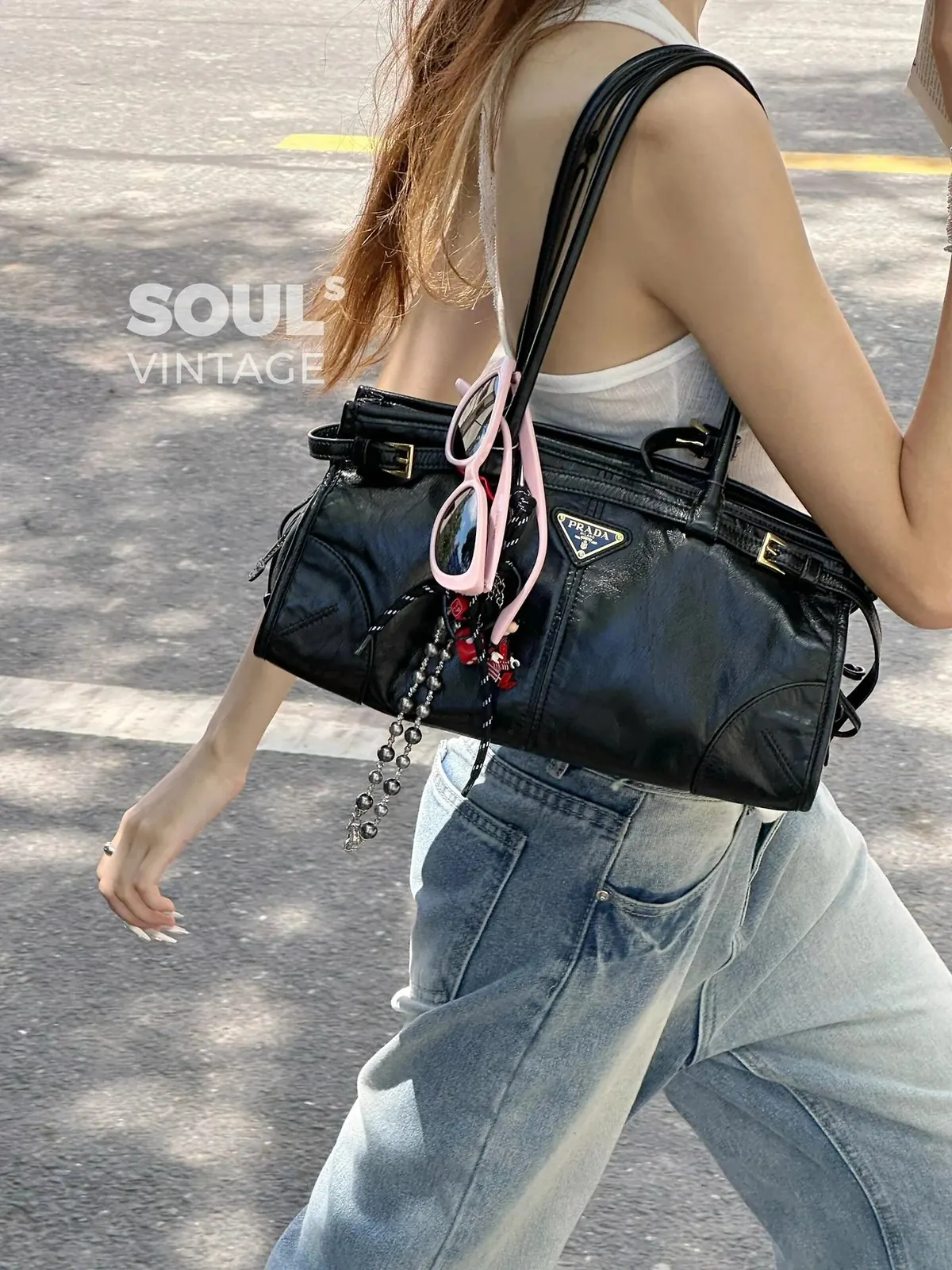RD-B001 · Waxed Leather Buckle Handbag showcase view 13