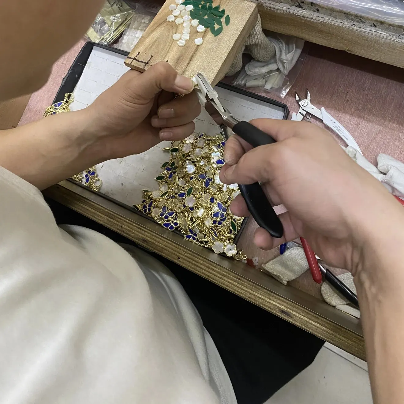 08 / Hardware position