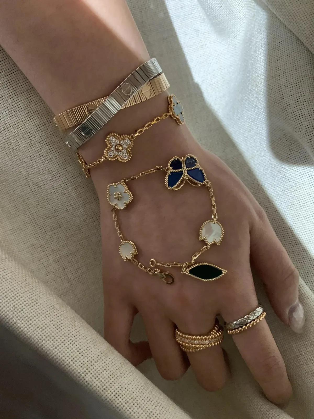 RD-A001 · Butterfly and Floral Motif Bracelet showcase view 5