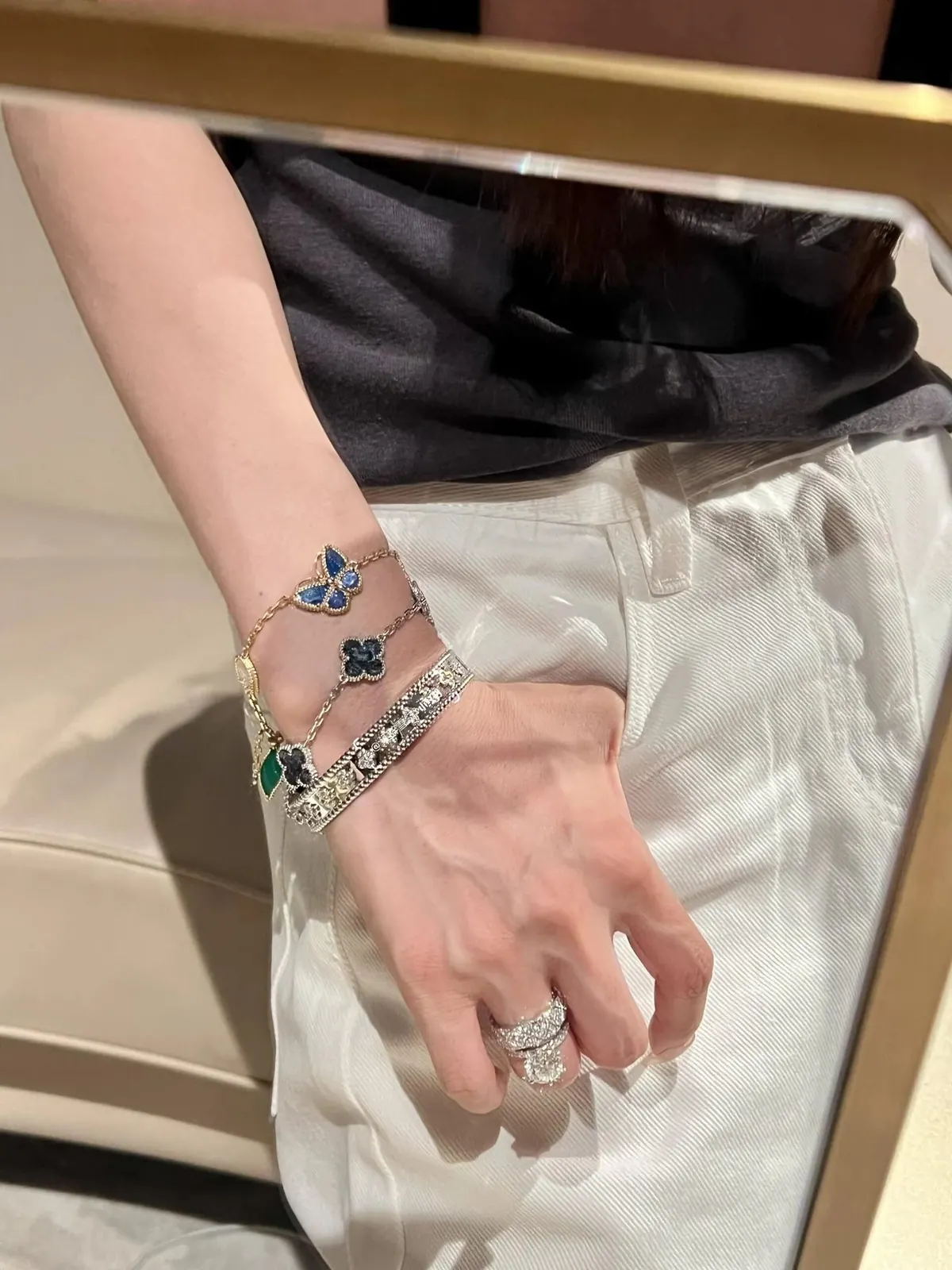 RD-A001 · Butterfly and Floral Motif Bracelet showcase view 6