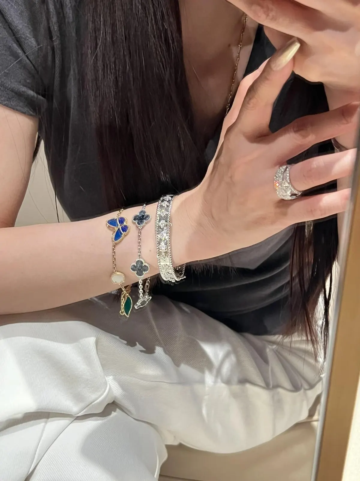 RD-A001 · Butterfly and Floral Motif Bracelet showcase view 12