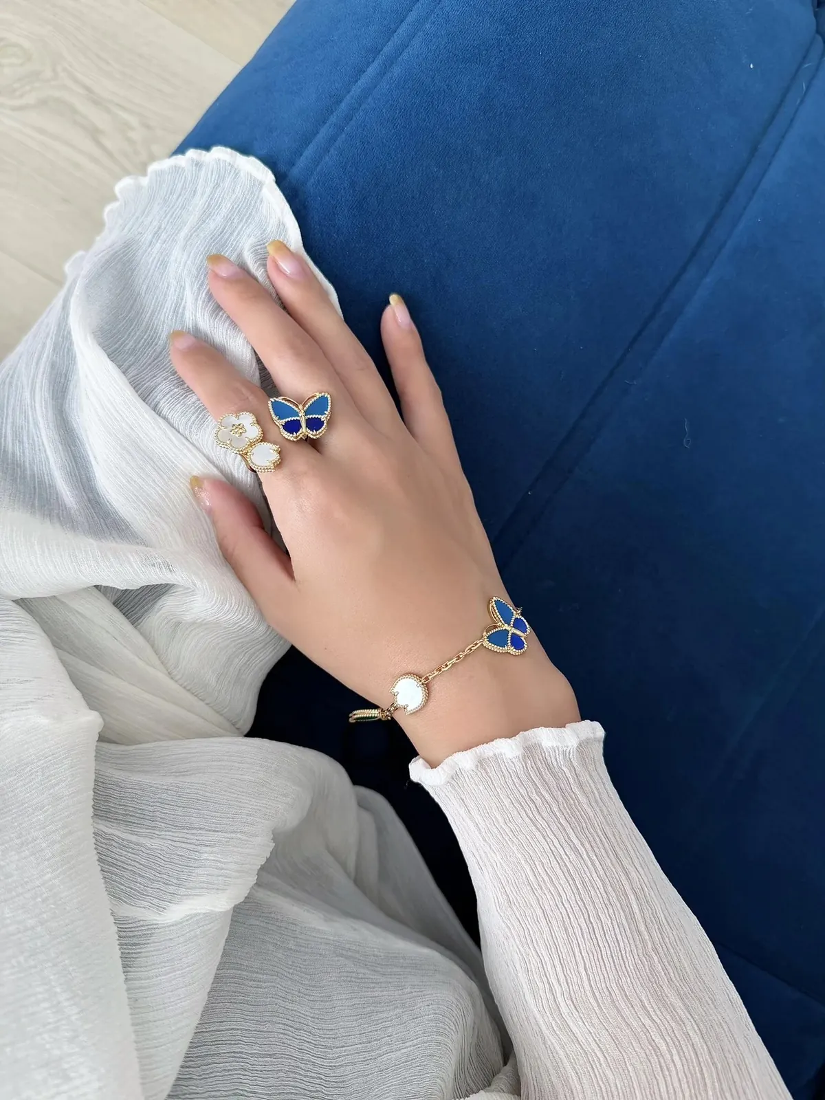 RD-A001 · Butterfly and Floral Motif Bracelet showcase view 13