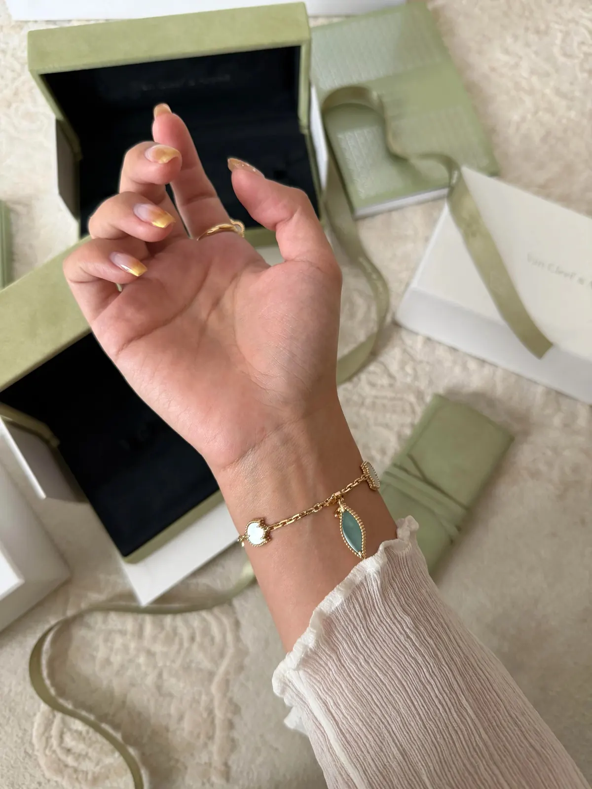 RD-A001 · Butterfly and Floral Motif Bracelet showcase view 14