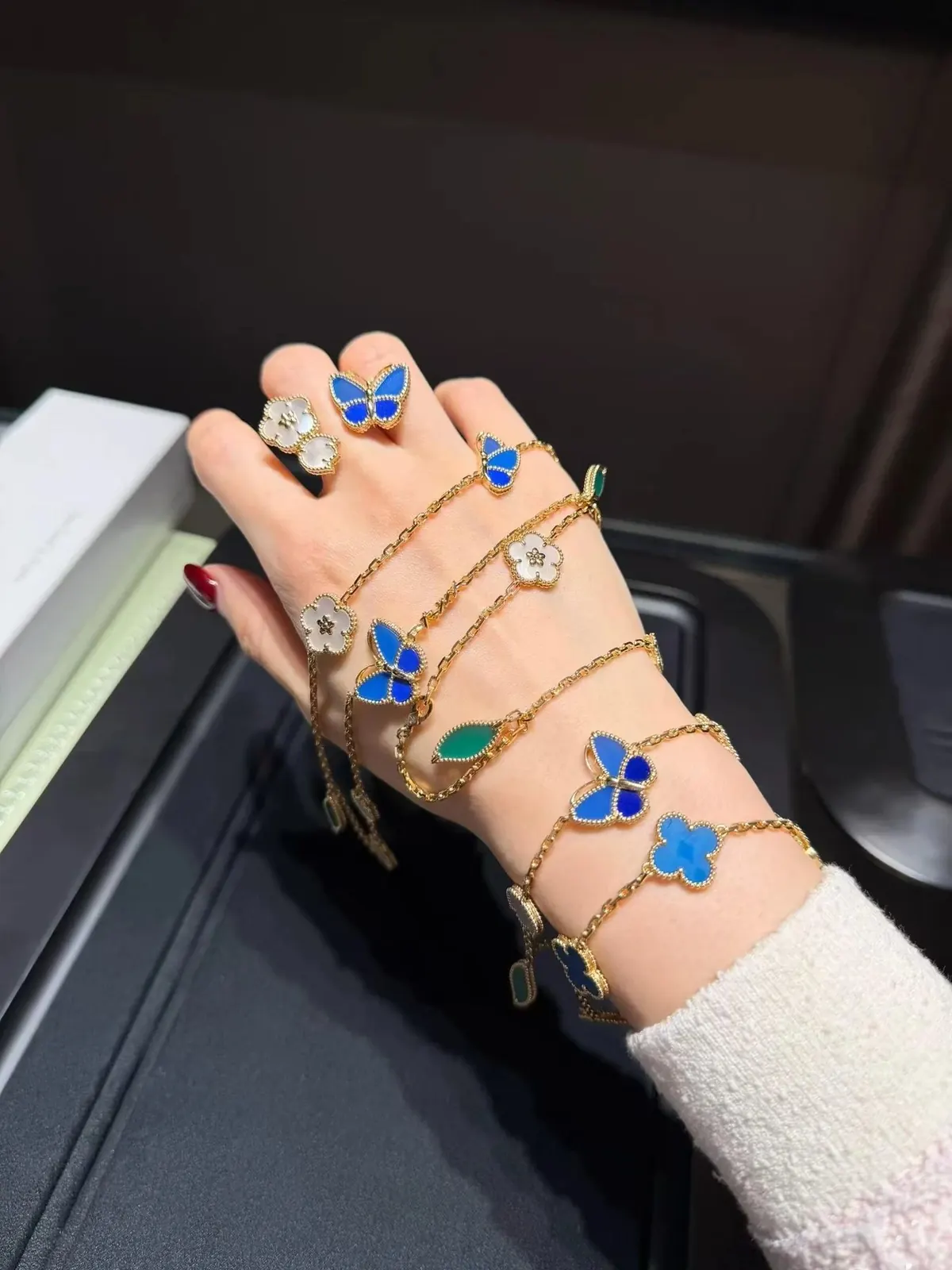 RD-A001 · Butterfly and Floral Motif Bracelet showcase view 20