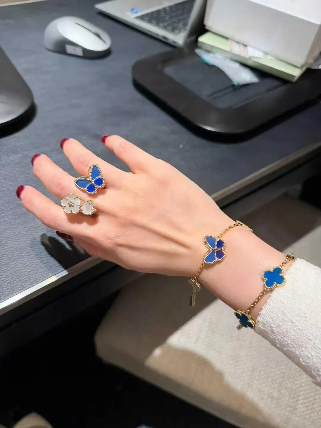 RD-A001 · Butterfly and Floral Motif Bracelet showcase view 21