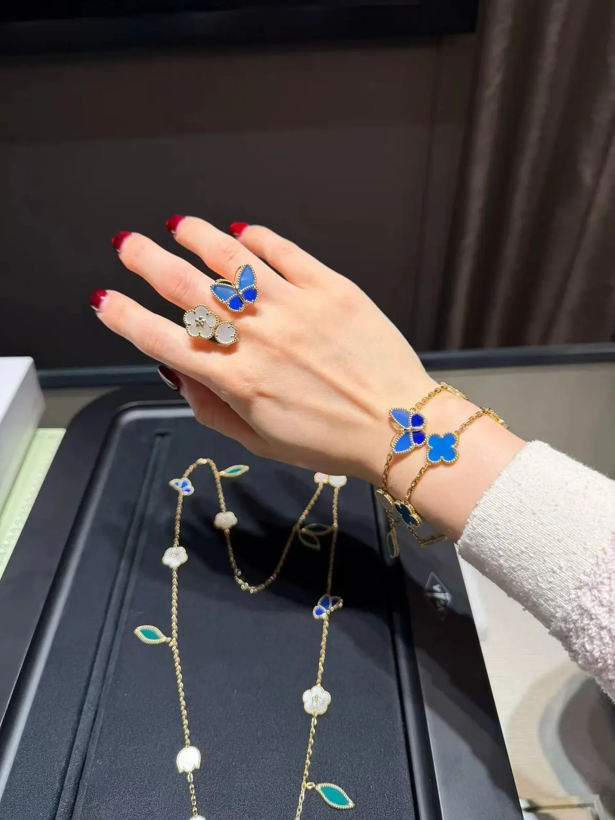 RD-A001 · Butterfly and Floral Motif Bracelet showcase view 22