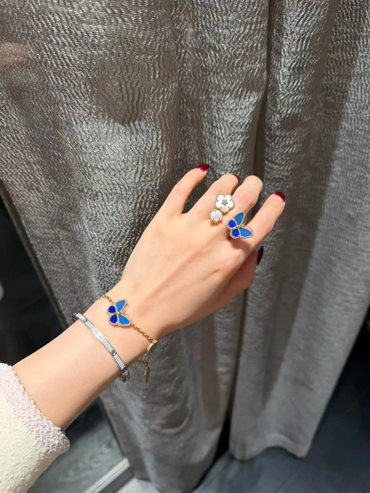RD-A001 · Butterfly and Floral Motif Bracelet showcase view 23