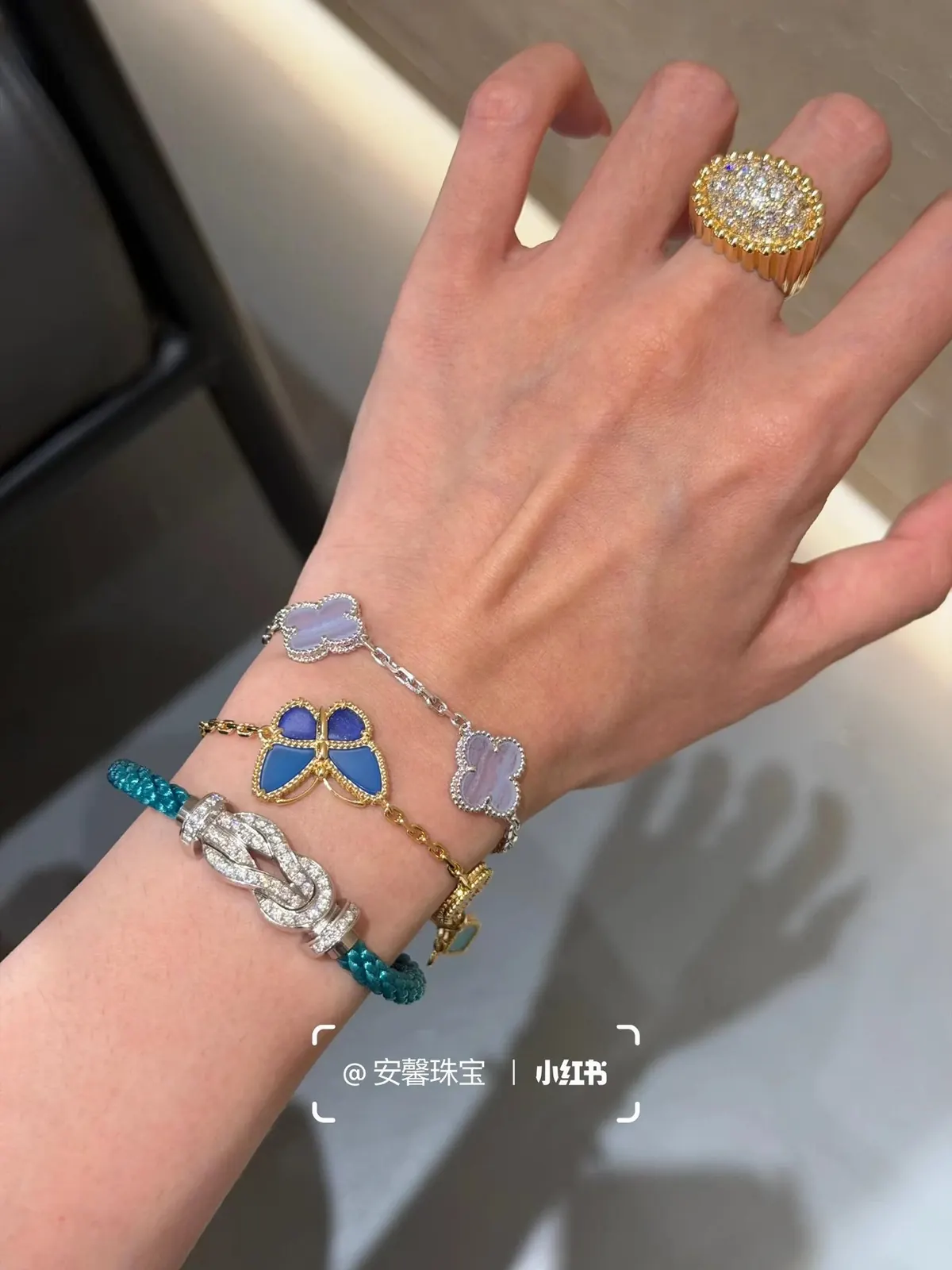 RD-A001 · Butterfly and Floral Motif Bracelet showcase view 25