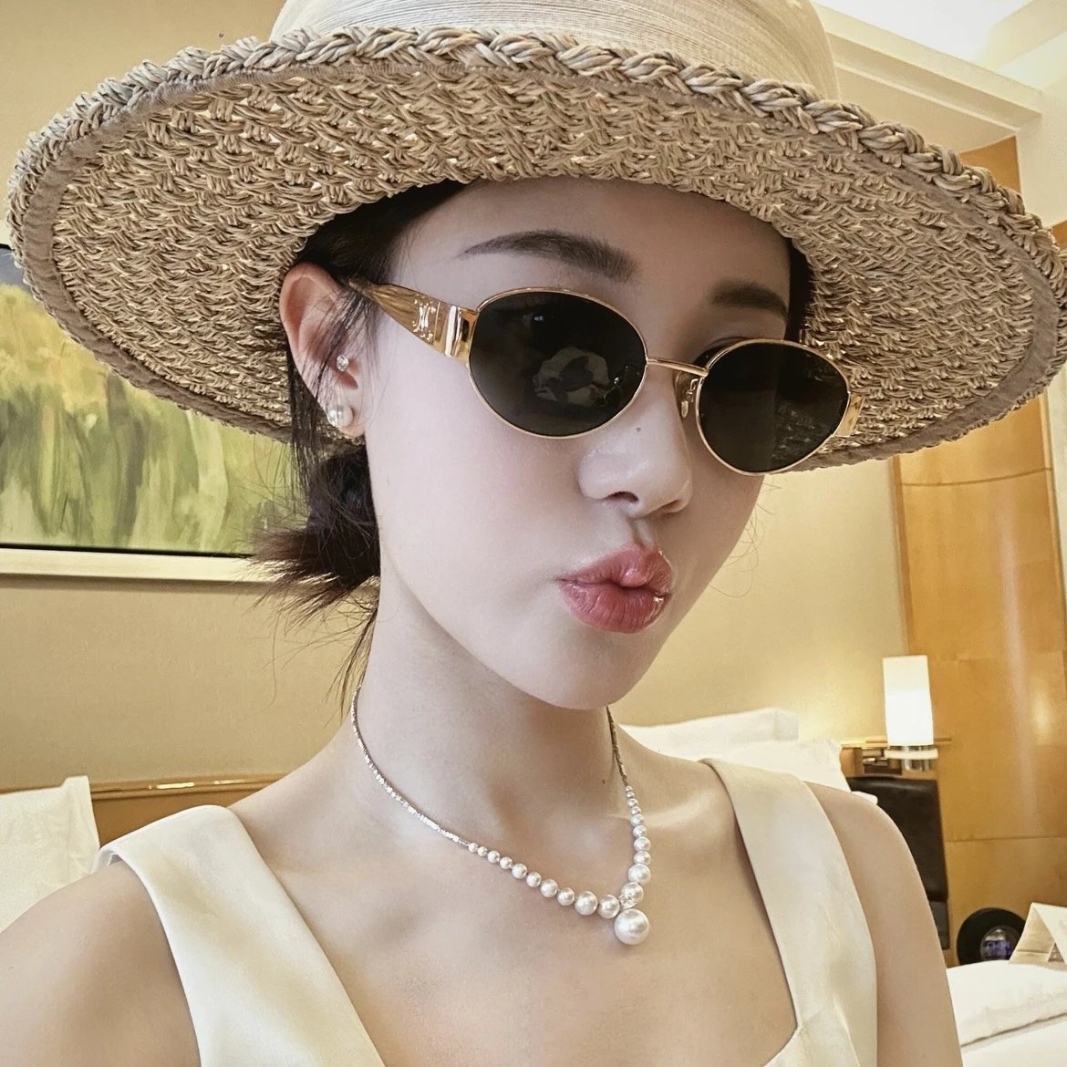 RD-A006 · Oval Metal Sunglasses showcase view 2