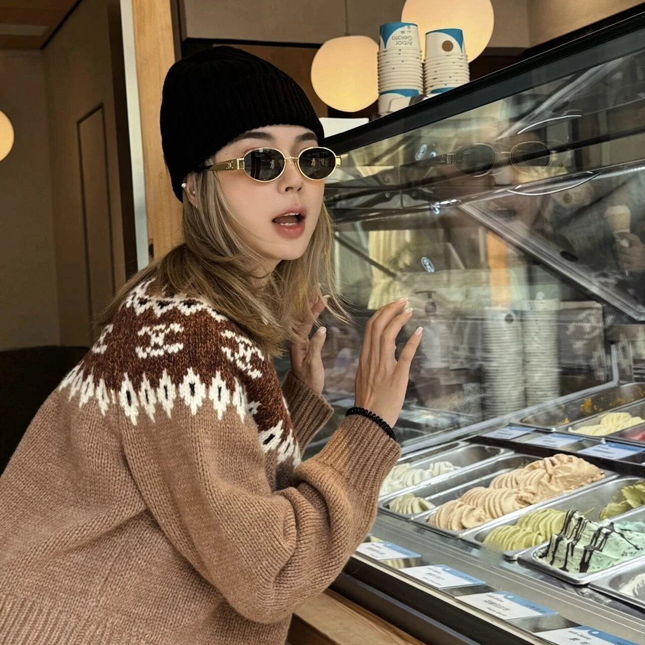 RD-A006 · Oval Metal Sunglasses showcase view 3