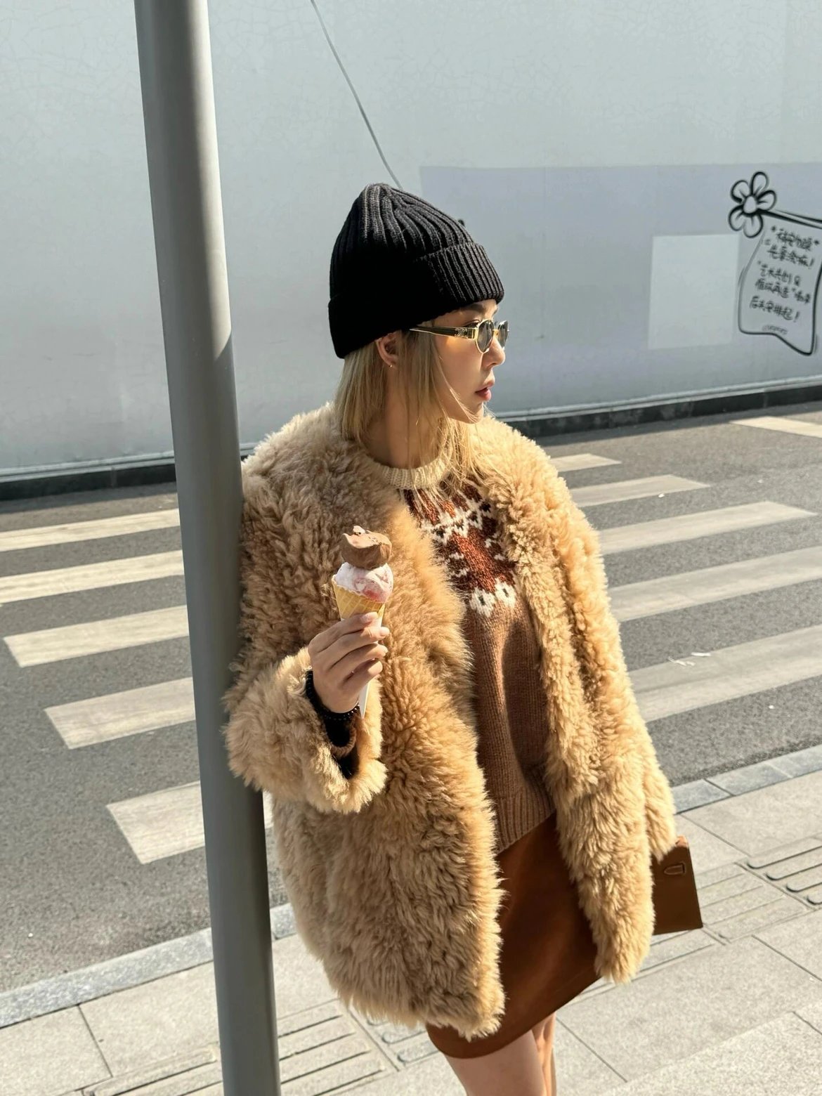 RD-A006 · Oval Metal Sunglasses showcase view 10