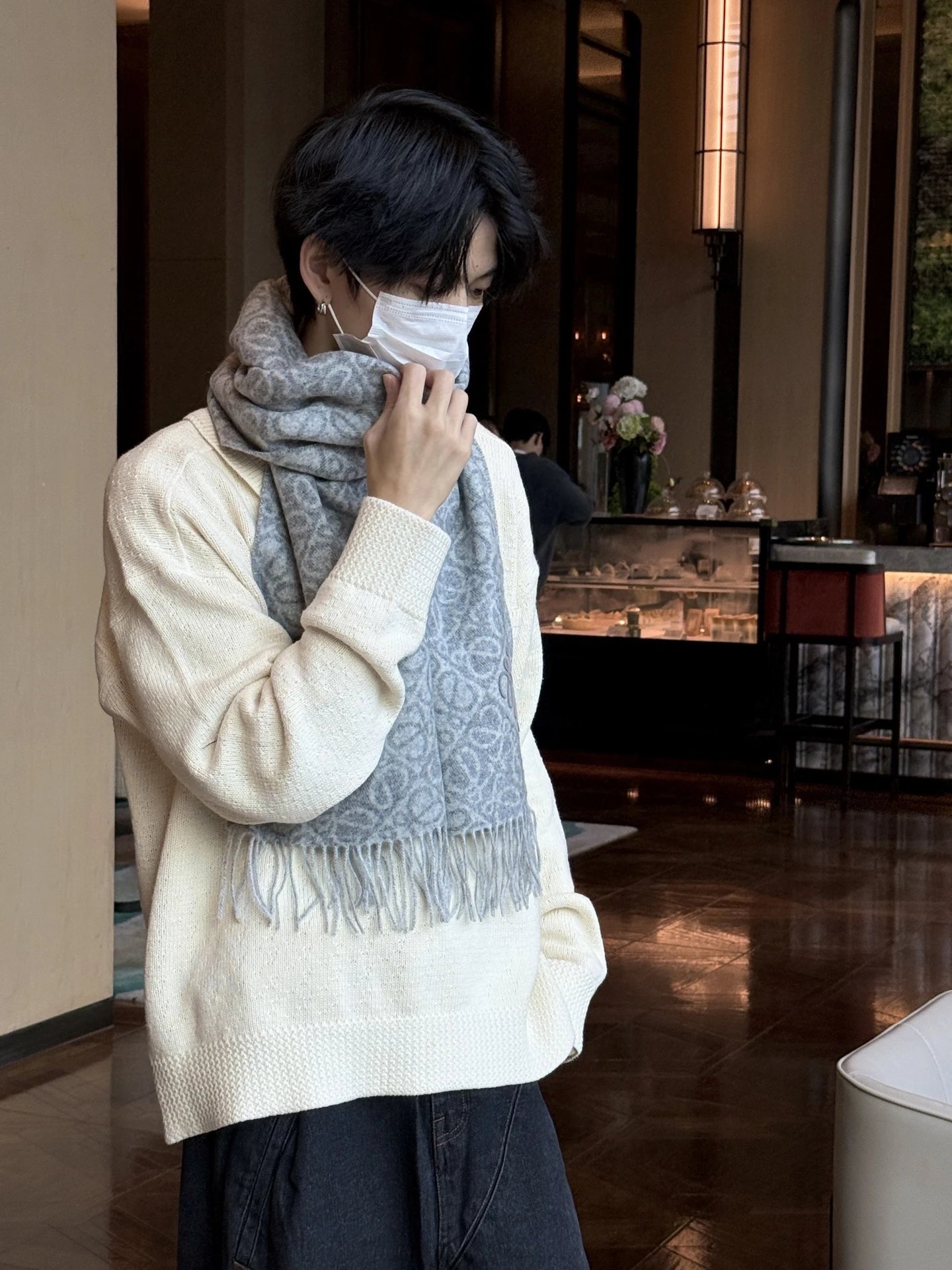 RD-A002 · Raised Motif Wool-Cashmere Scarf showcase view 6