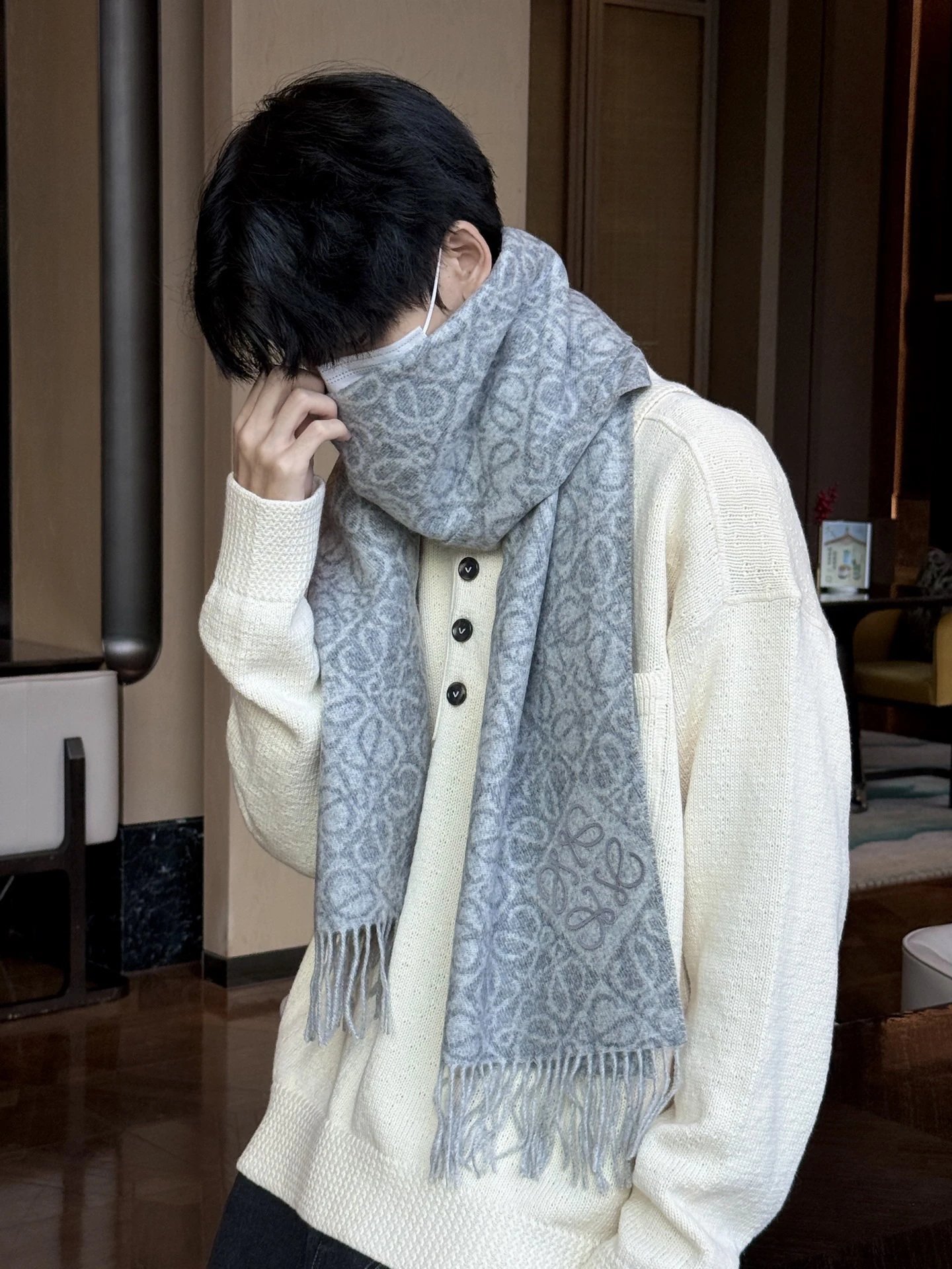 RD-A002 · Raised Motif Wool-Cashmere Scarf showcase view 7