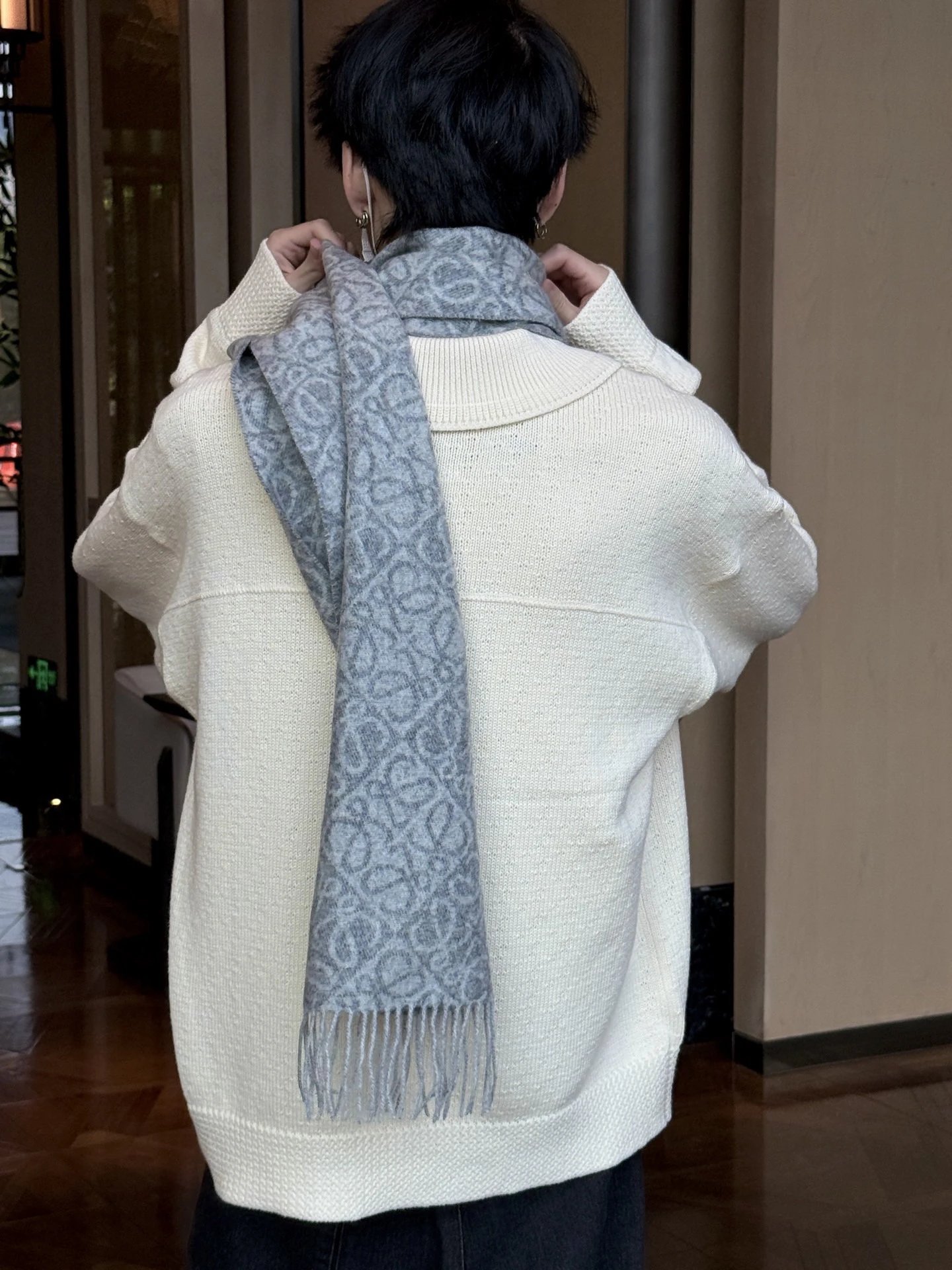 RD-A002 · Raised Motif Wool-Cashmere Scarf showcase view 8