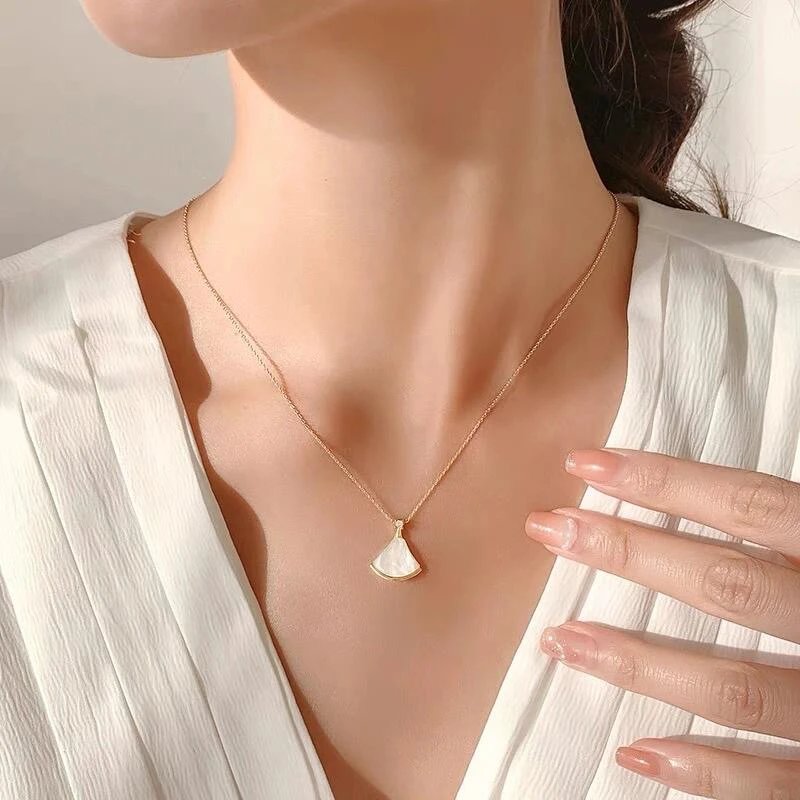 RD-A007 · Mother-of-Pearl Fan Pendant Necklace showcase view 2
