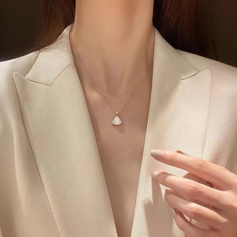 RD-A007 · Mother-of-Pearl Fan Pendant Necklace showcase view 4
