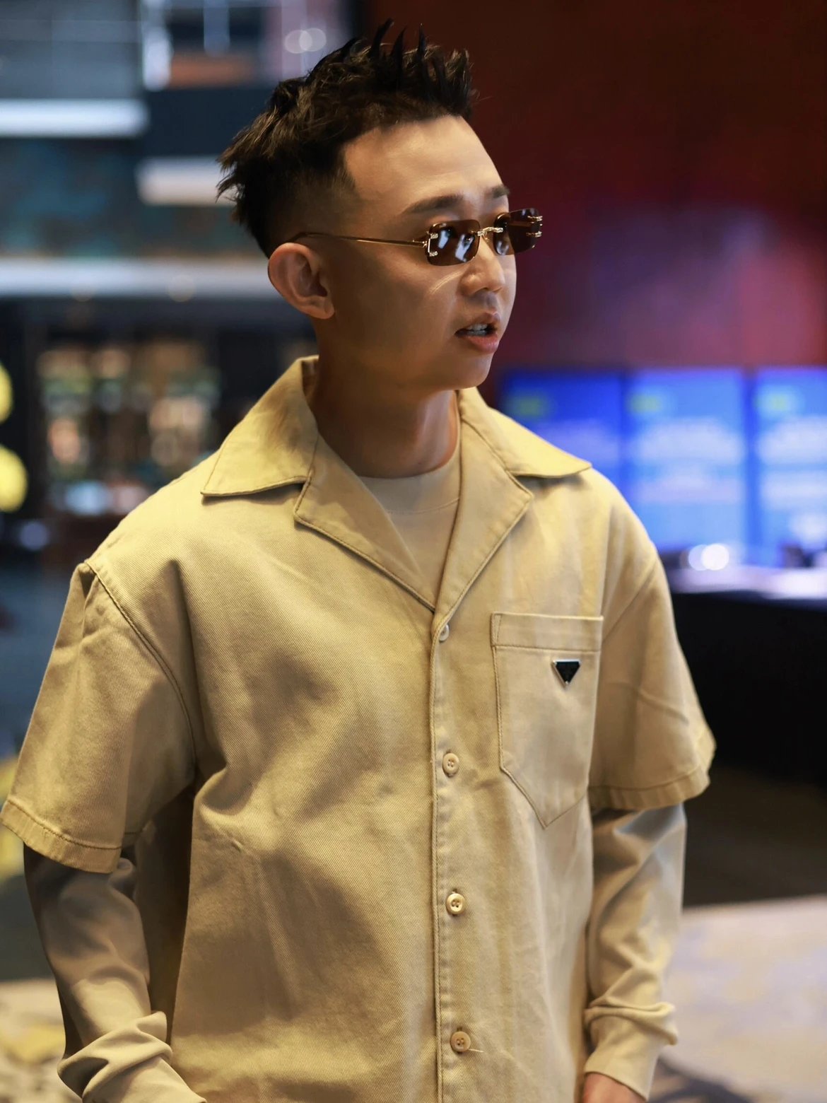 RD-C117 · Distressed Garment-Dyed Denim Short-Sleeve Shirt showcase view 3