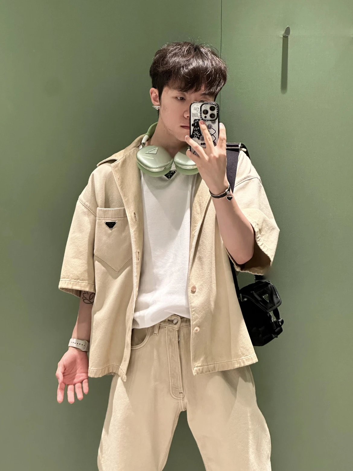 RD-C117 · Distressed Garment-Dyed Denim Short-Sleeve Shirt showcase view 4