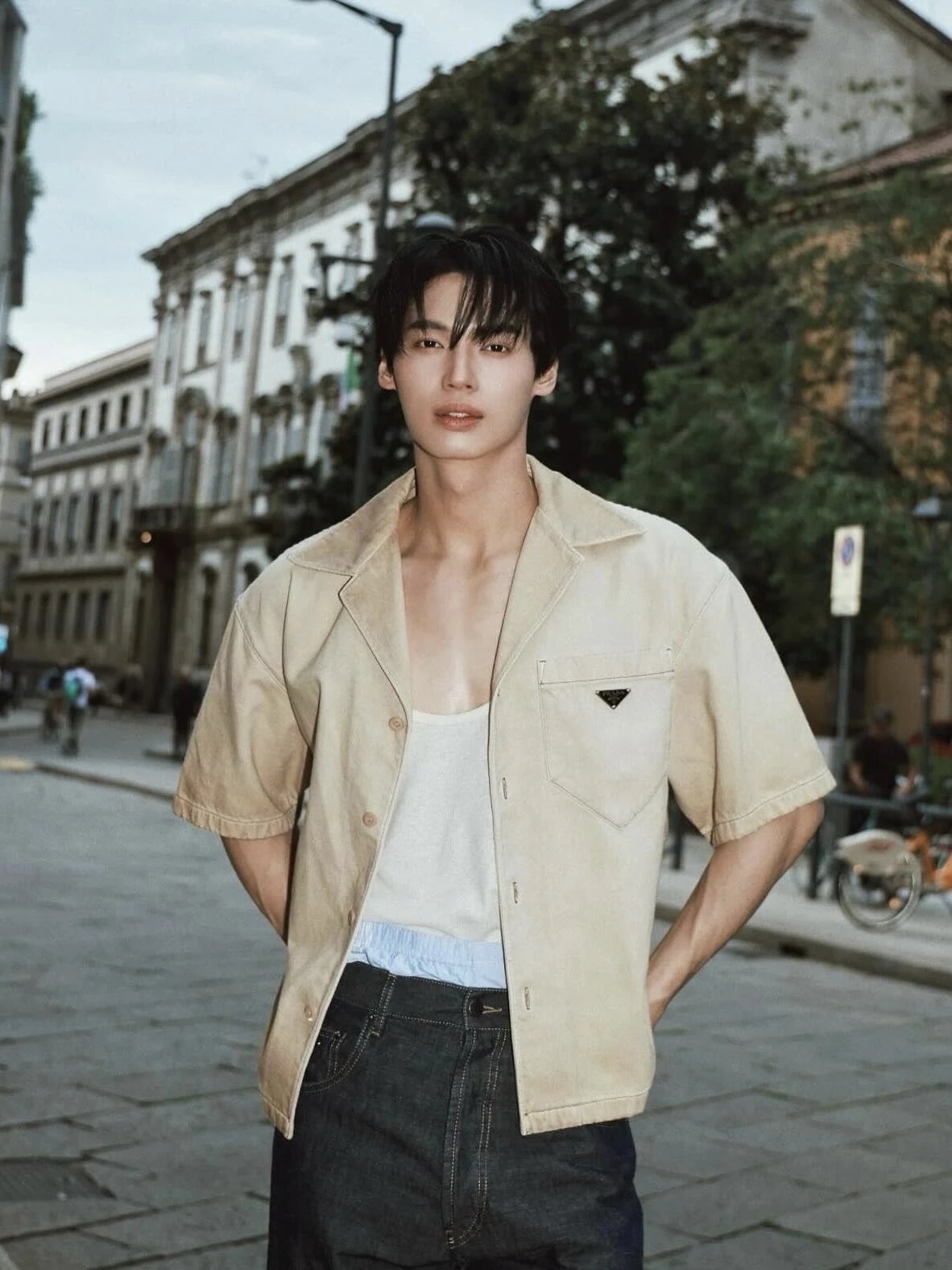 RD-C117 · Distressed Garment-Dyed Denim Short-Sleeve Shirt showcase view 7