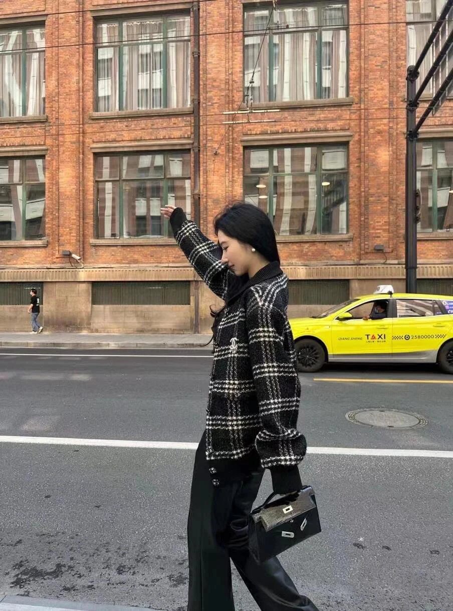 RD-C039 · Black and White Tweed Bomber Jacket showcase view 4