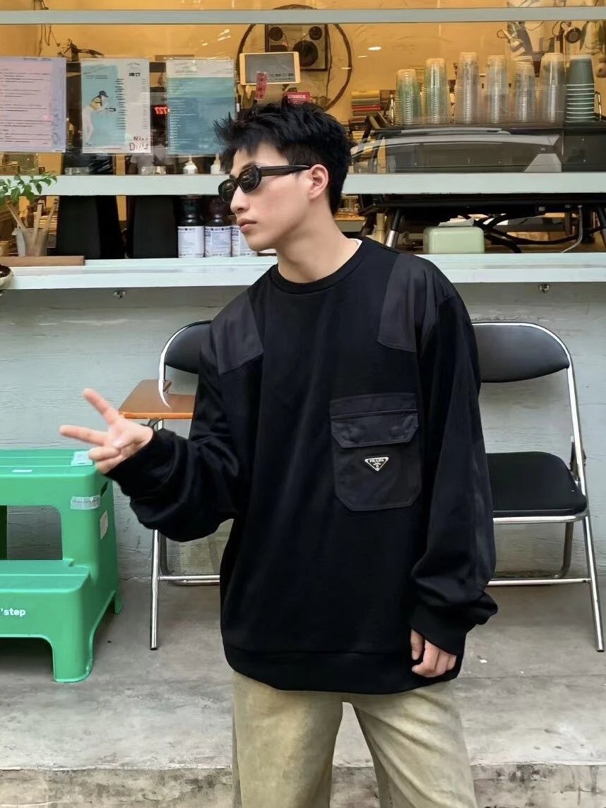 RD-C250 · Panelled Pocket Crewneck Sweatshirt showcase view 3