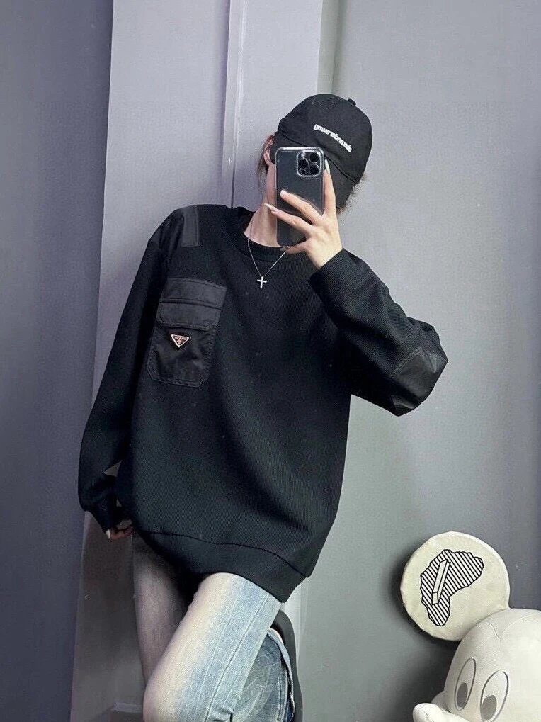 RD-C250 · Panelled Pocket Crewneck Sweatshirt showcase view 6