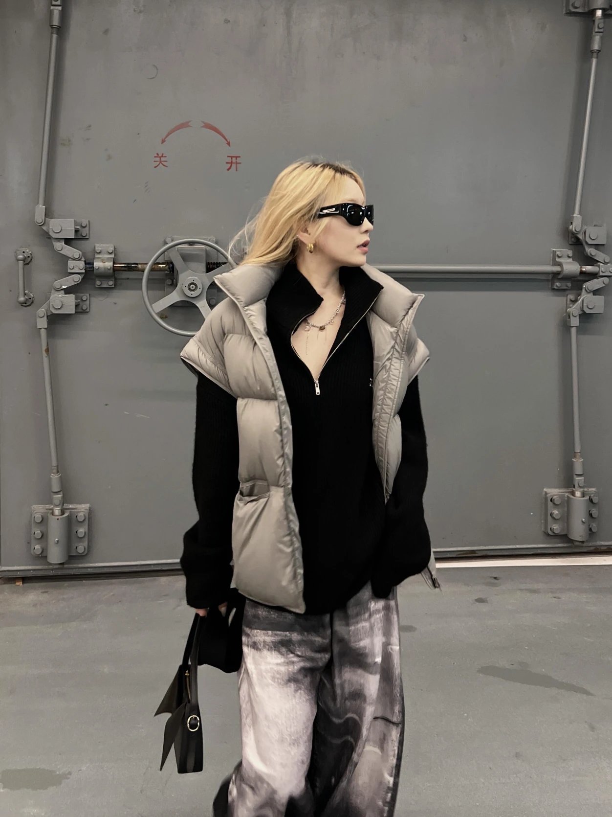RD-C351 · Half-Zip Ribbed Knit Sweater showcase view 7
