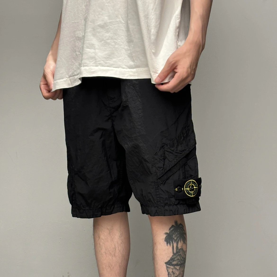 RD-C282 · Nylon Metal Crinkle Shorts showcase view 1
