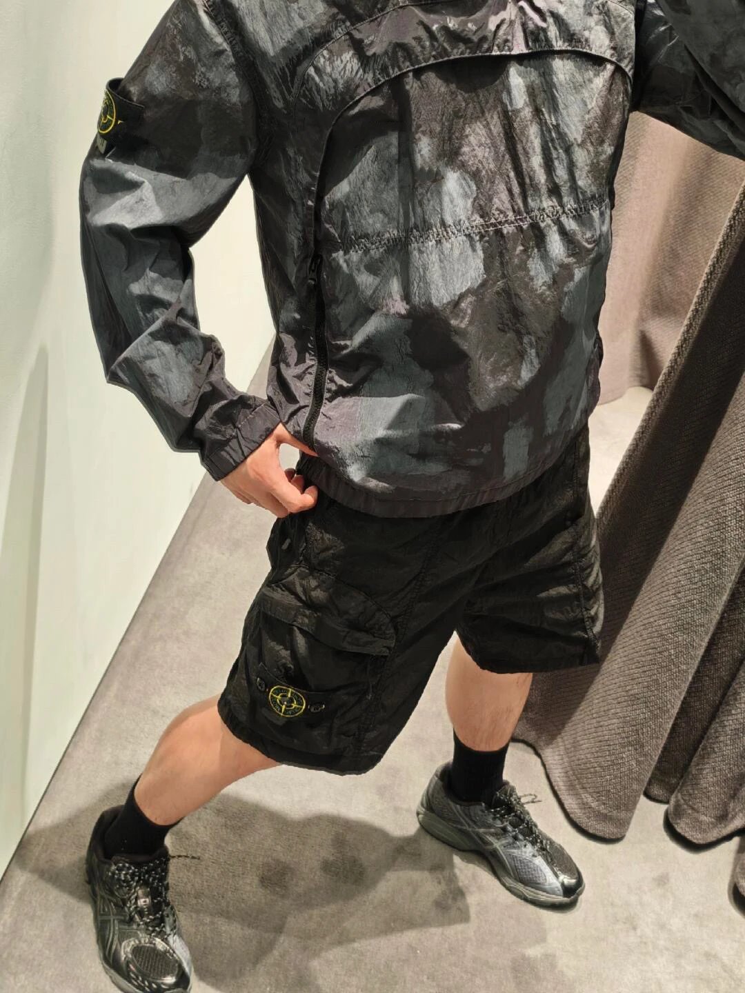 RD-C282 · Nylon Metal Crinkle Shorts showcase view 2