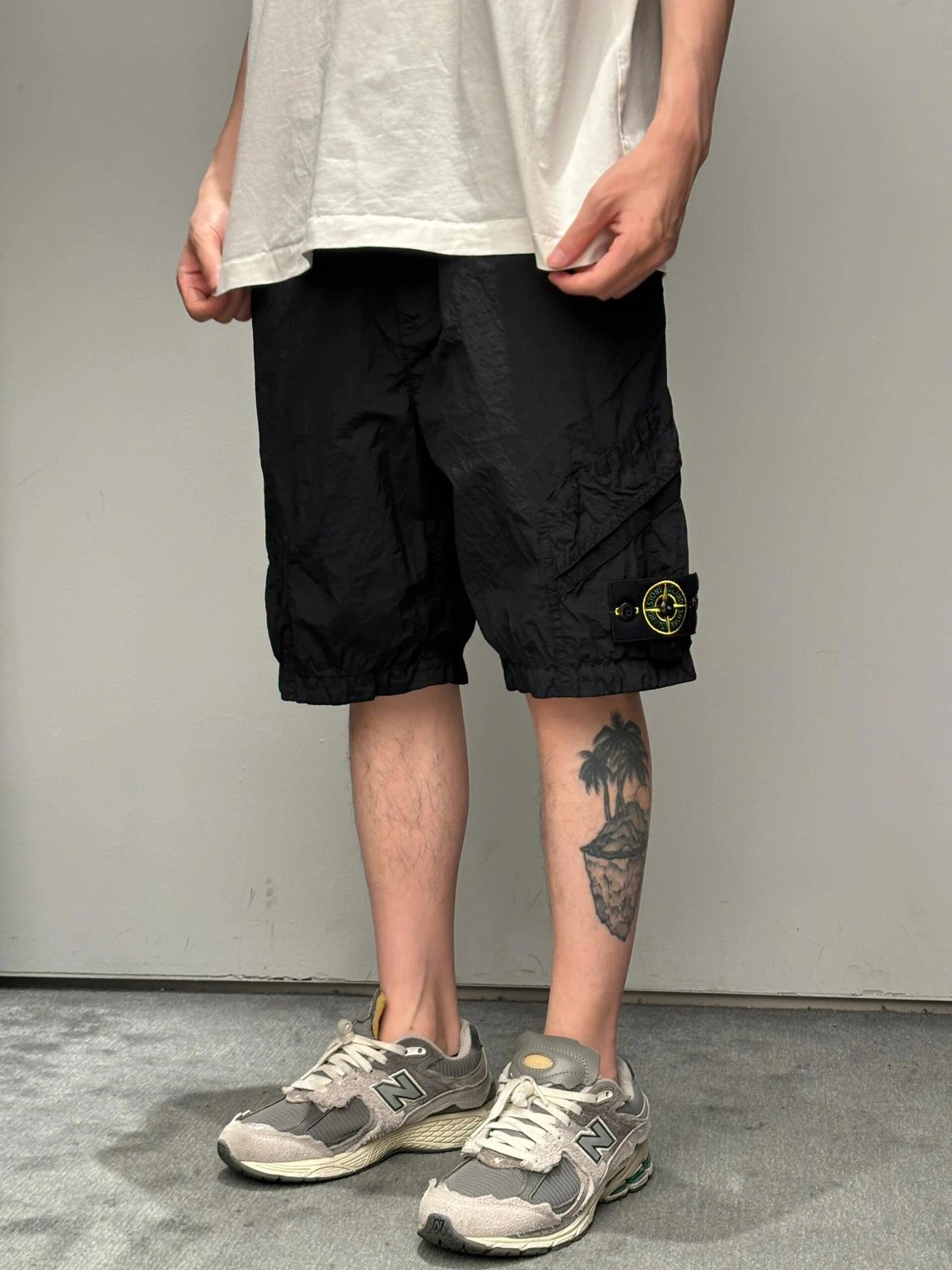 RD-C282 · Nylon Metal Crinkle Shorts showcase view 4