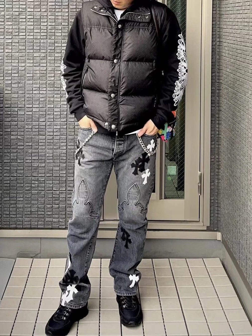 RD-C016 · Cross-Appliqué Washed Jeans showcase view 6