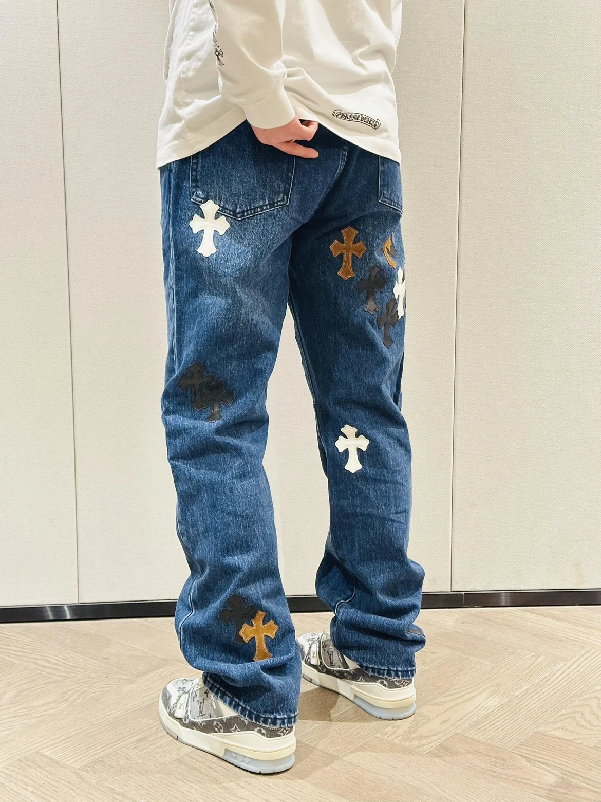 RD-C016 · Cross-Appliqué Washed Jeans showcase view 8