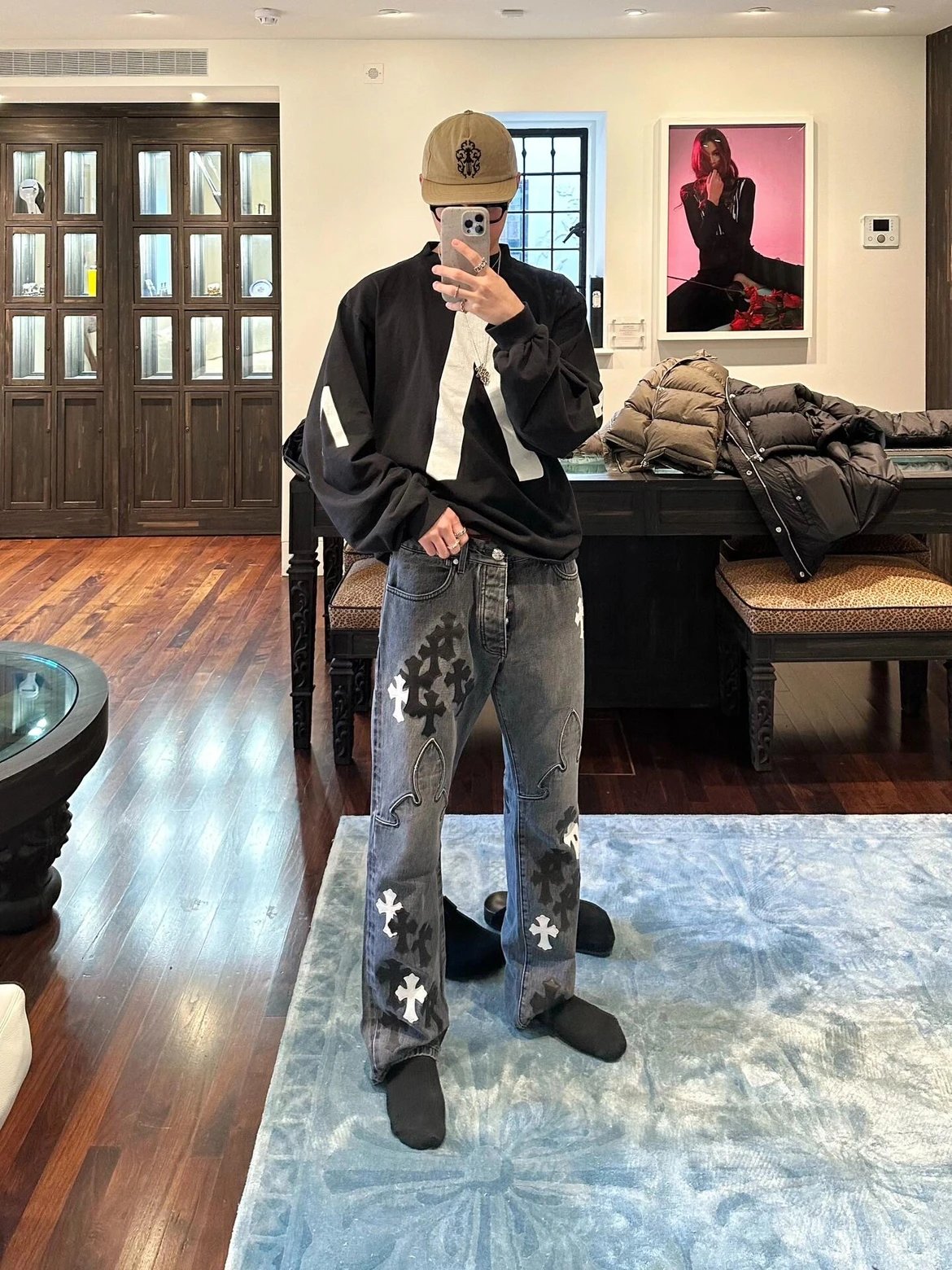 RD-C016 · Cross-Appliqué Washed Jeans showcase view 14